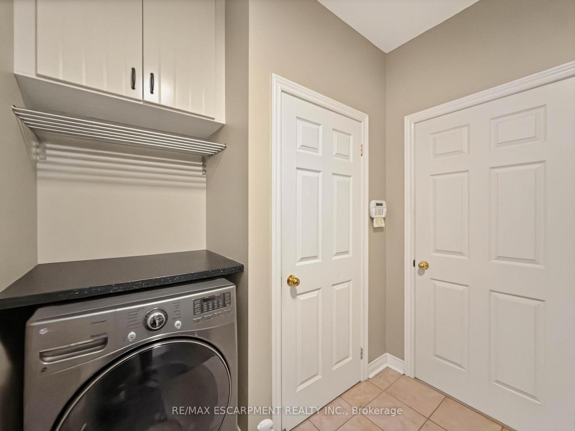 Photo 23 of 74 Davidson Boulevard, Hamilton, Dundas — HOMEH