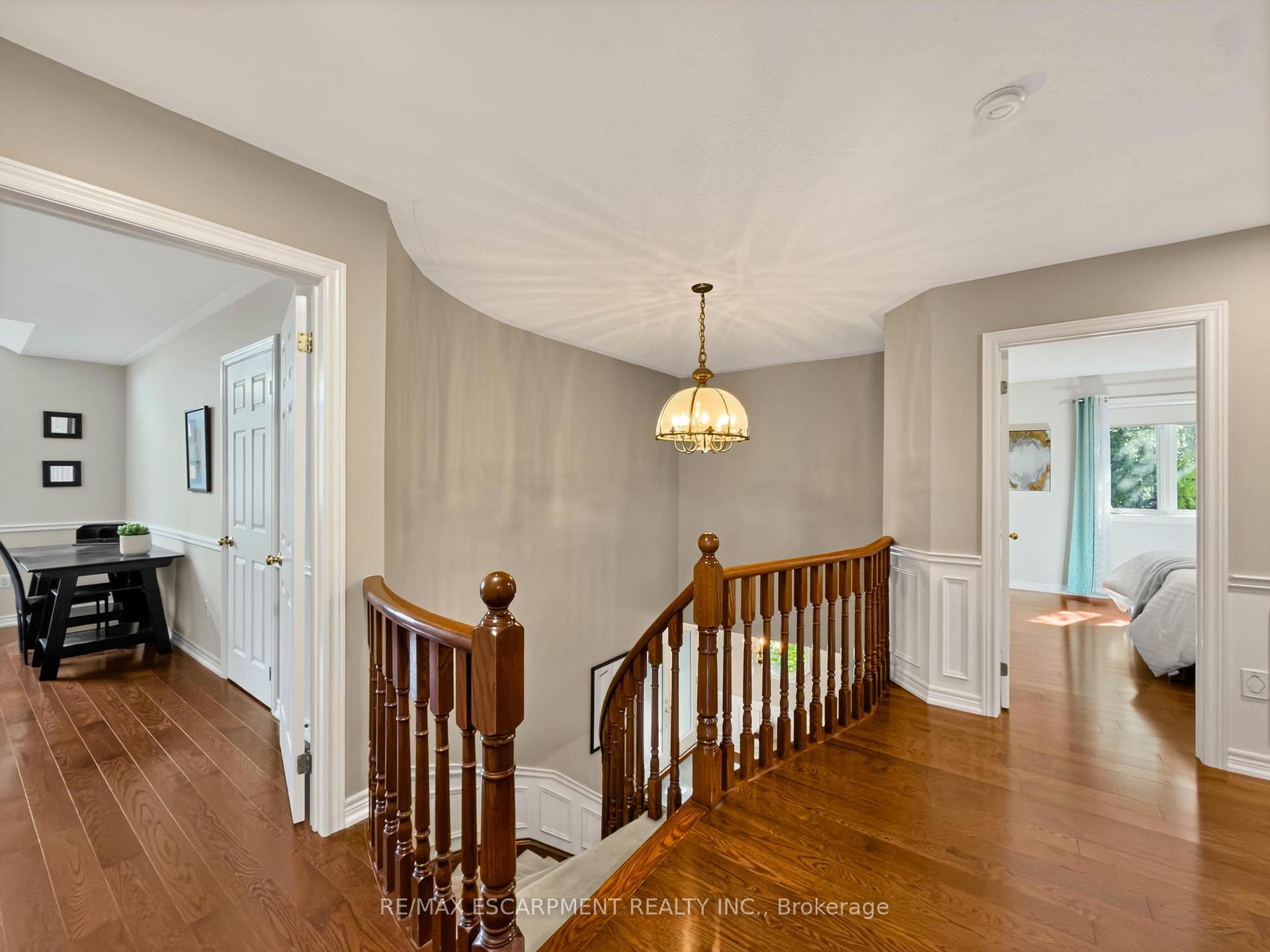 Photo 24 of 74 Davidson Boulevard, Hamilton, Dundas — HOMEH
