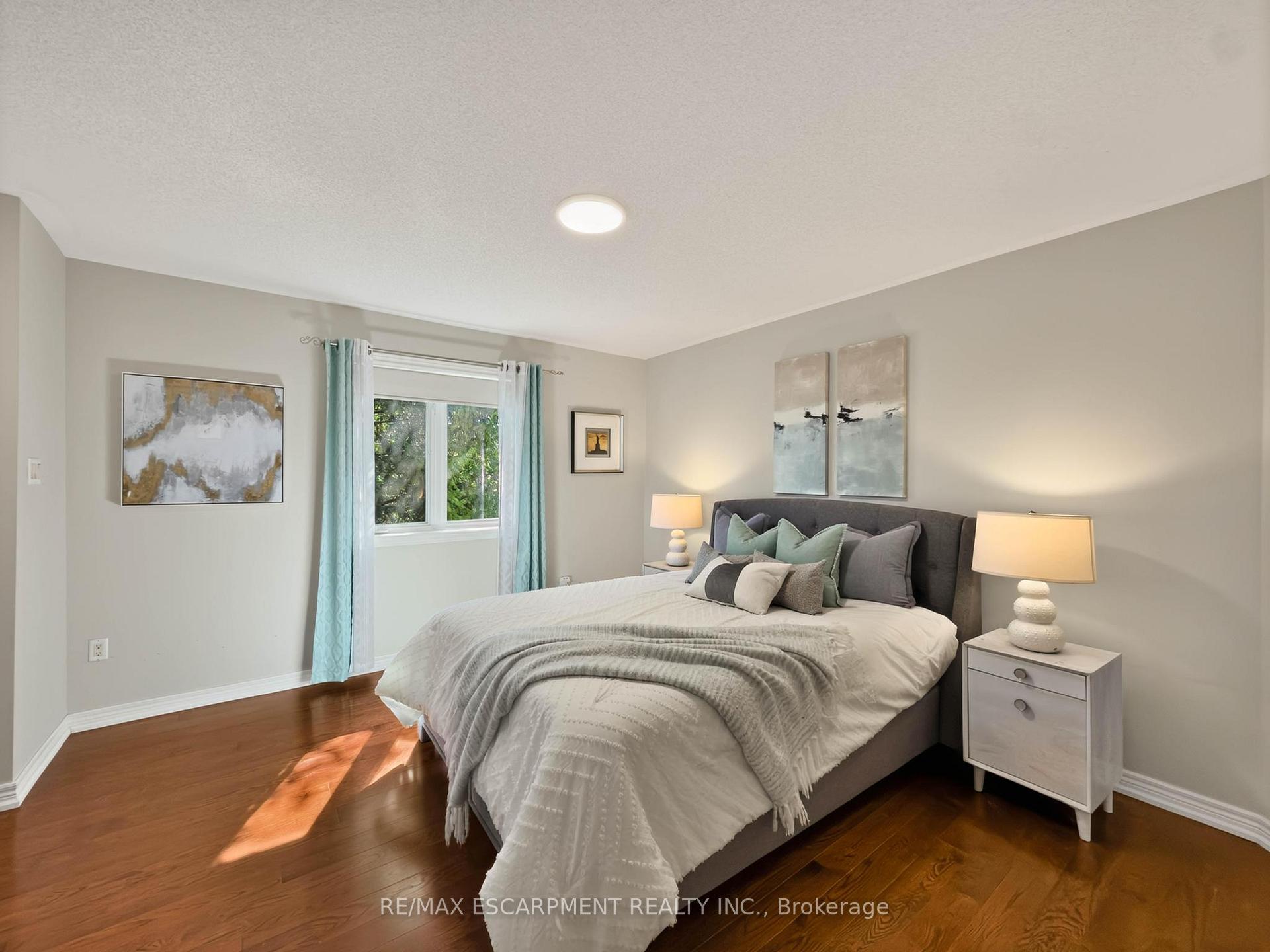 Photo 25 of 74 Davidson Boulevard, Hamilton, Dundas — HOMEH