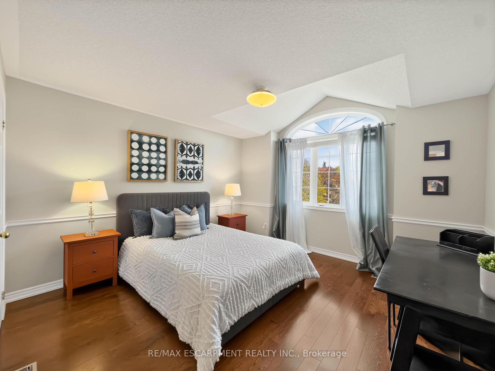 Photo 26 of 74 Davidson Boulevard, Hamilton, Dundas — HOMEH