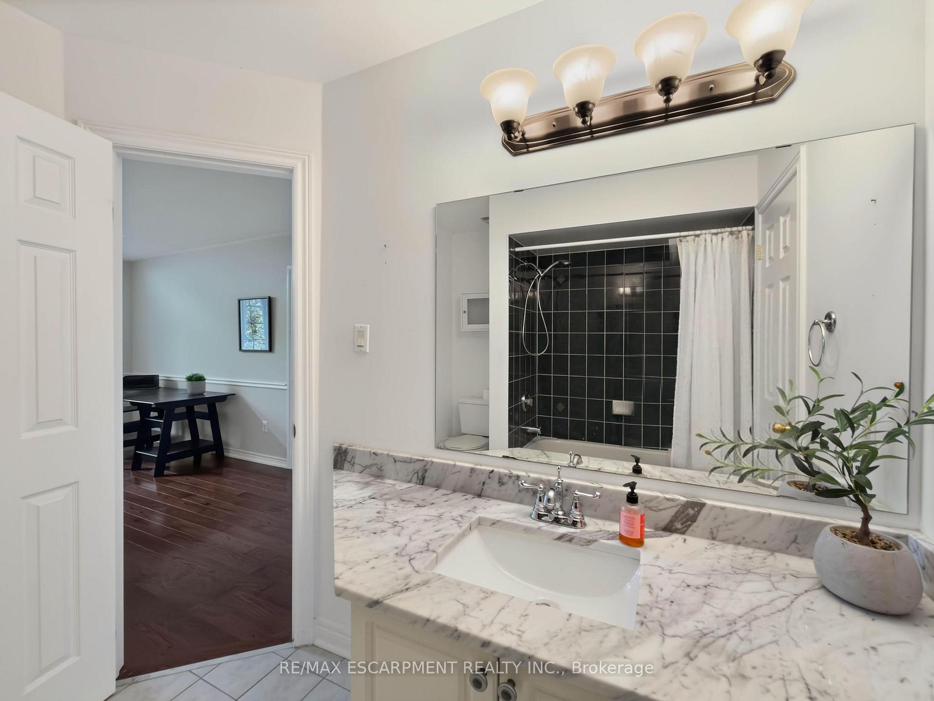 Photo 27 of 74 Davidson Boulevard, Hamilton, Dundas — HOMEH