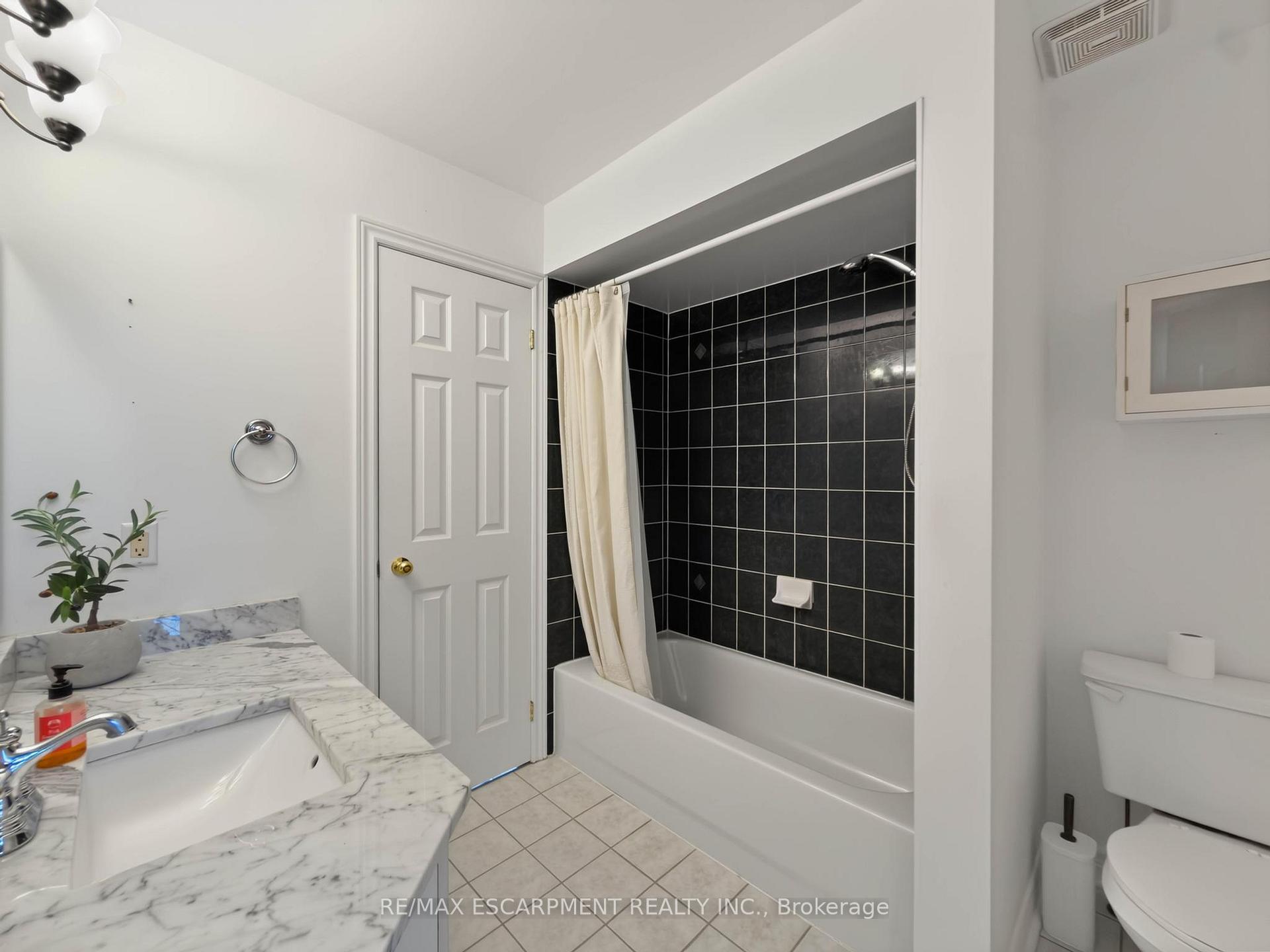 Photo 28 of 74 Davidson Boulevard, Hamilton, Dundas — HOMEH