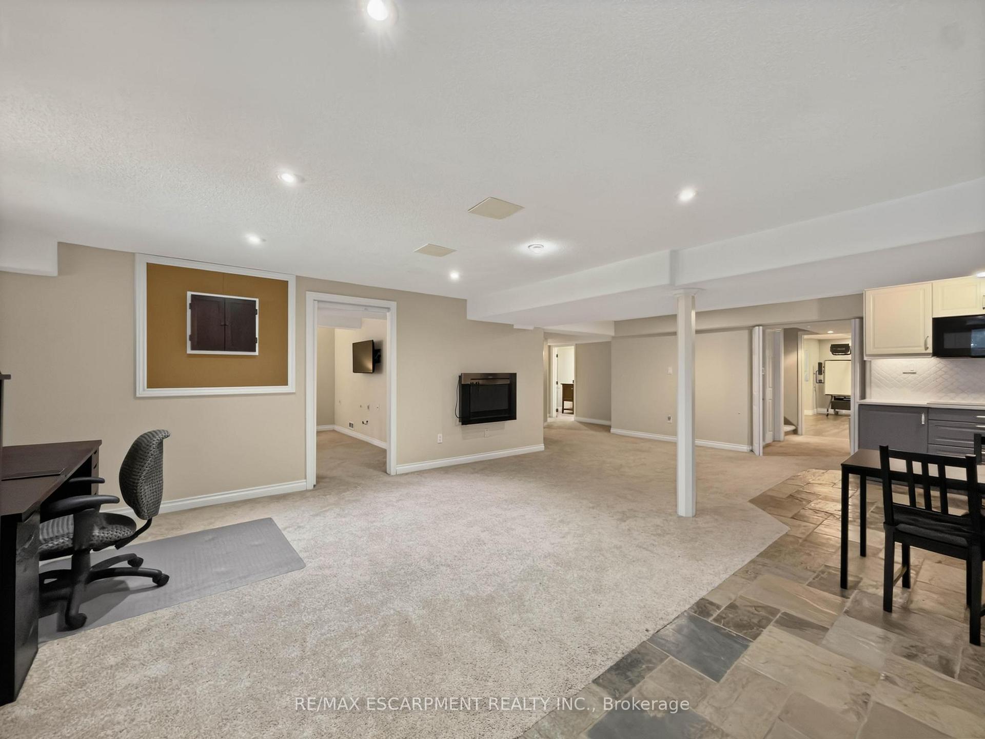 Photo 37 of 74 Davidson Boulevard, Hamilton, Dundas — HOMEH