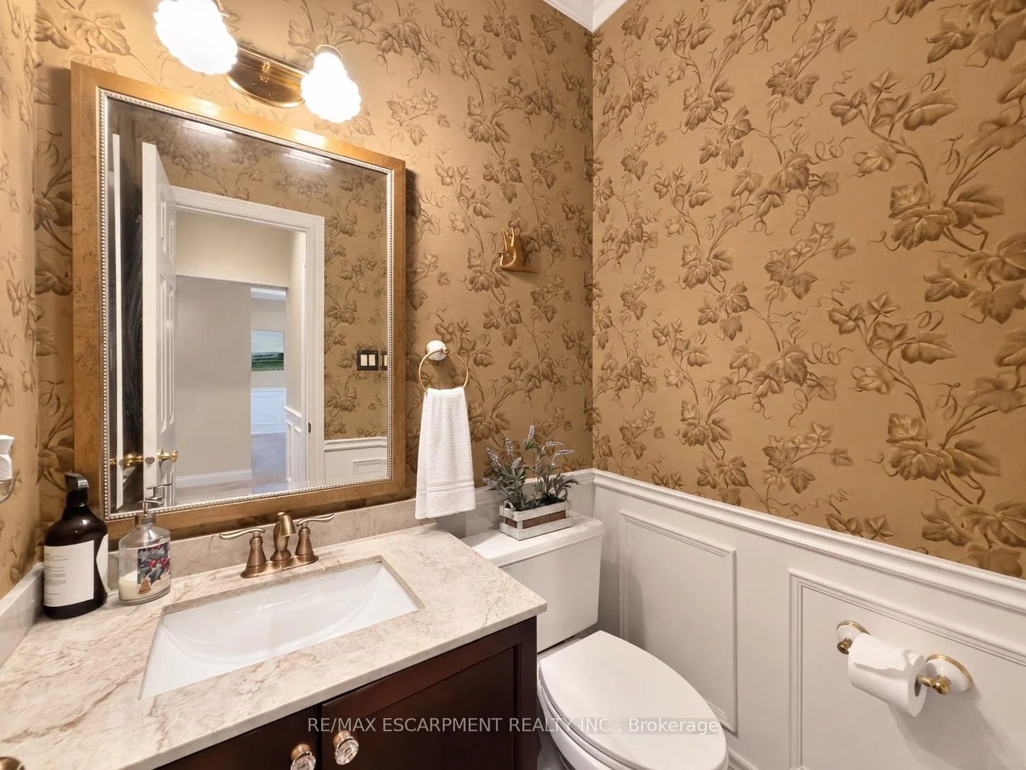 Photo 8 of 74 Davidson Boulevard, Hamilton, Dundas — HOMEH