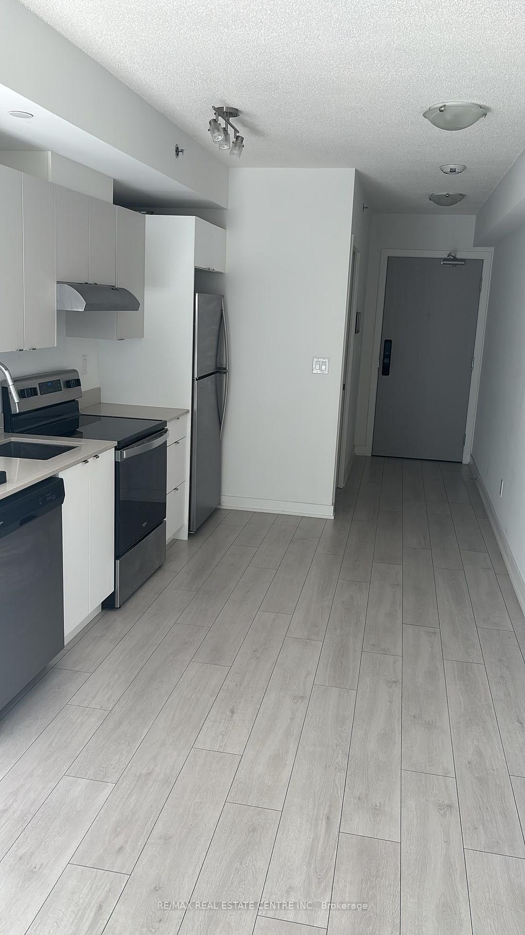 Photo 2 of Unit B702, 3200 Dakota Common, Burlington, Alton — HOMEH