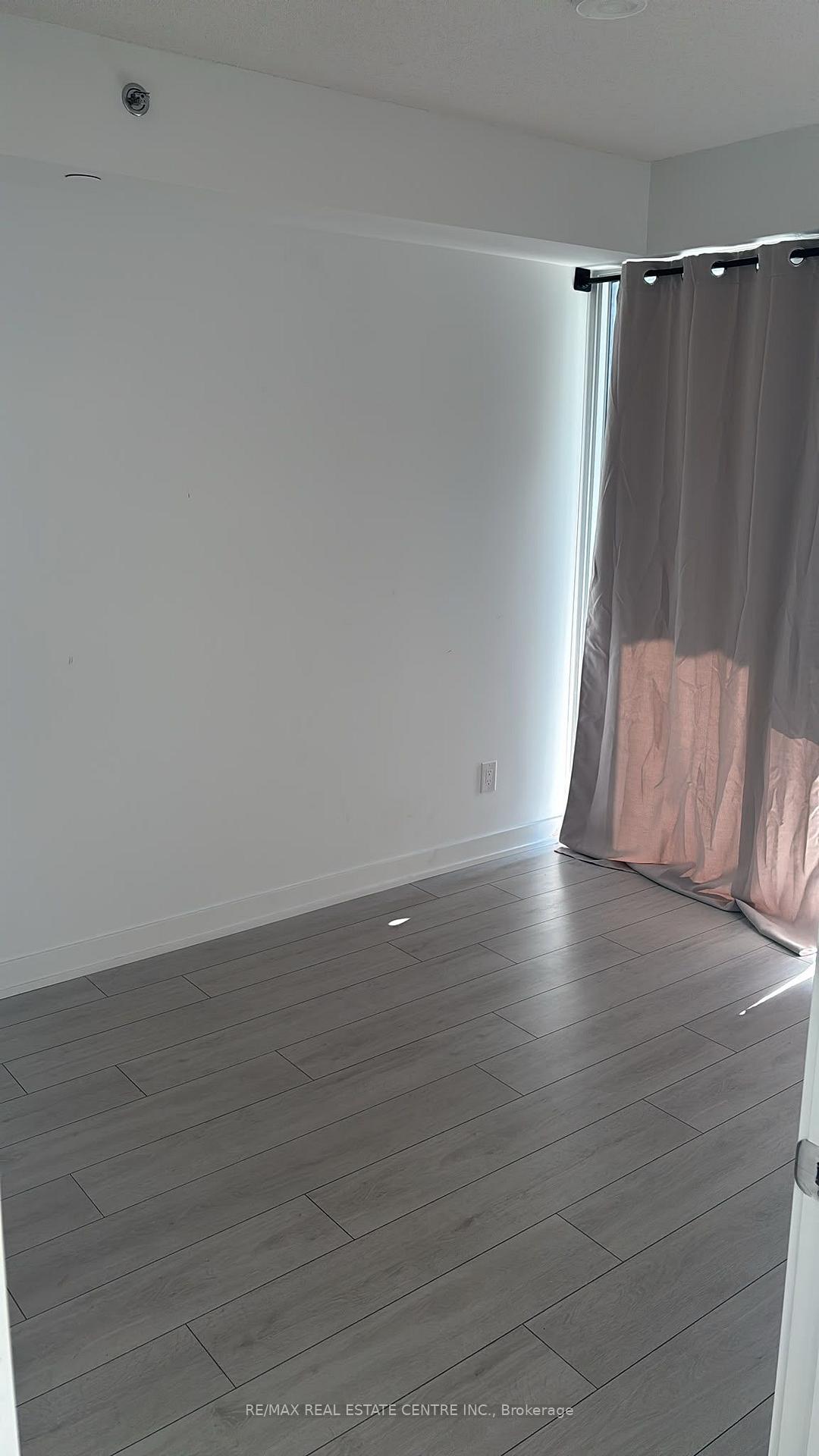 Photo 4 of Unit B702, 3200 Dakota Common, Burlington, Alton — HOMEH