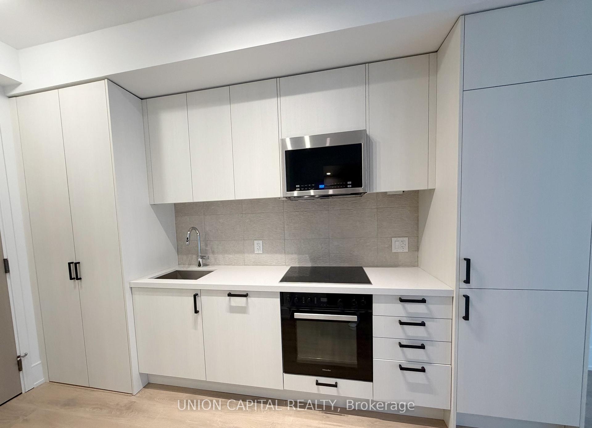 Photo 5 of Unit 305, 2450 Bloor Street, Toronto, Lambton Baby Point — HOMEH