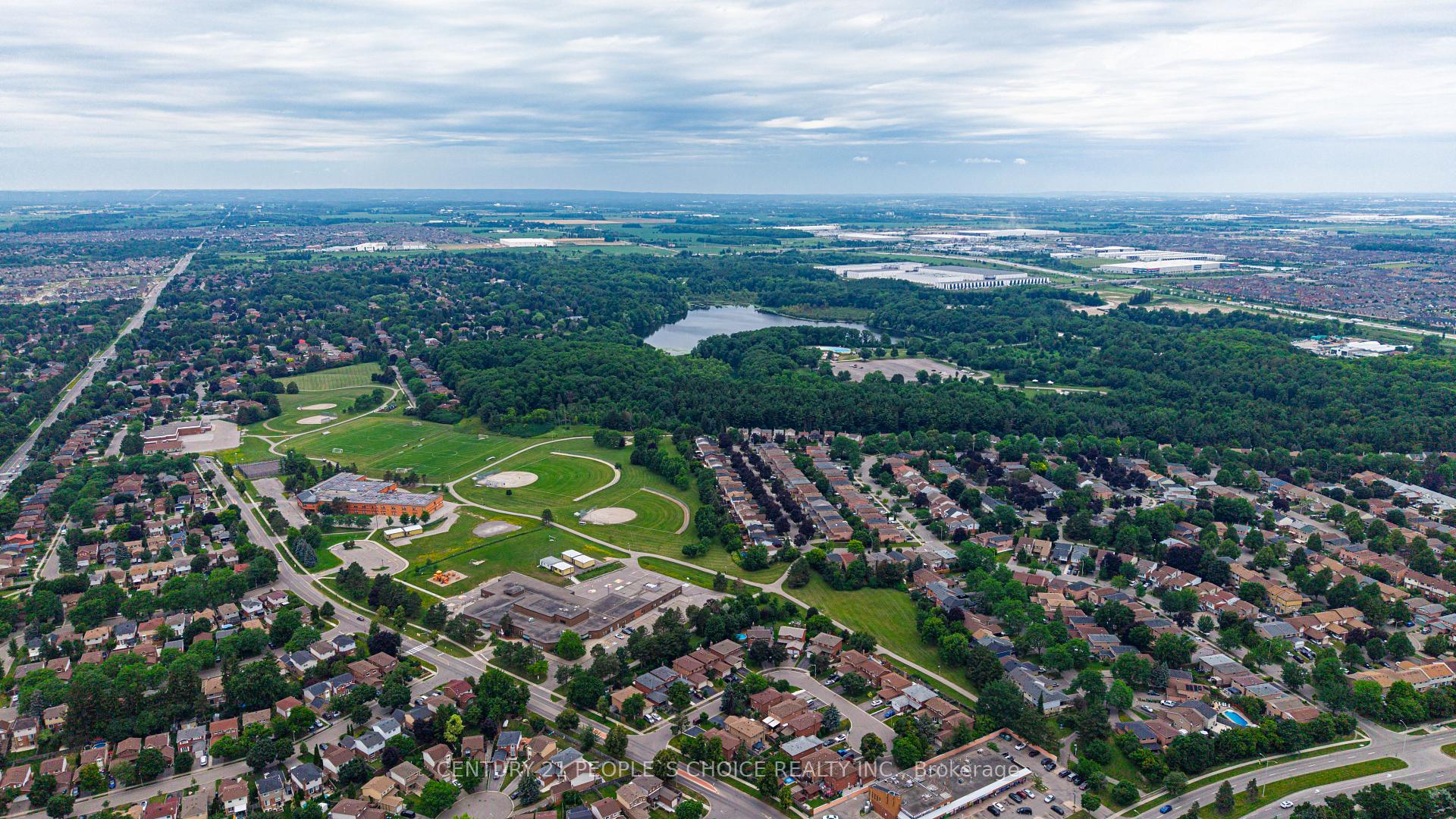 Photo 5 of 27 Reynier Drive, Brampton, Heart Lake East — HOMEH