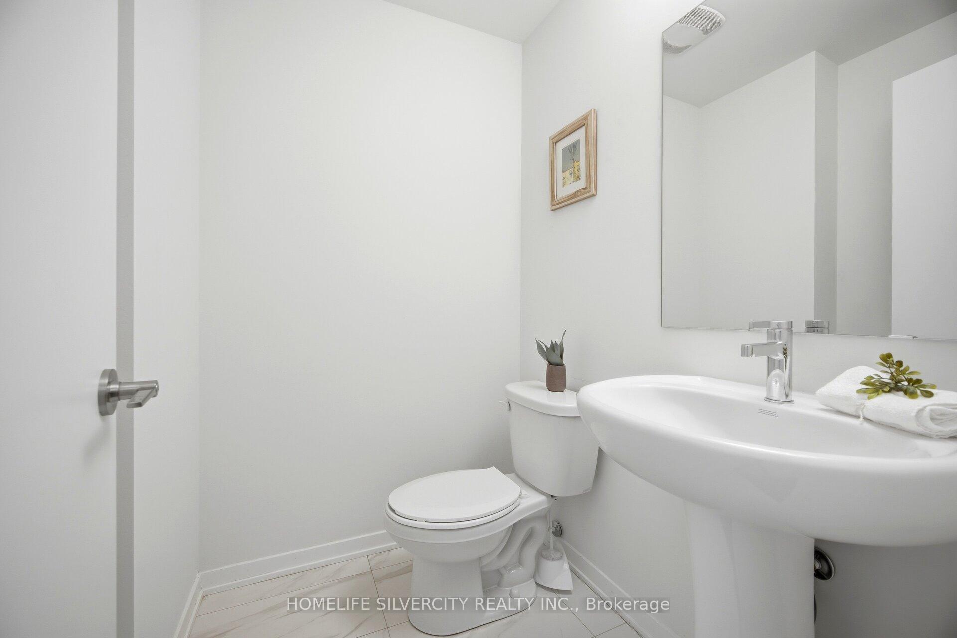 Photo 16 of Unit 13, 11 Honeycrisp Crescent, Vaughan, Vaughan Corporate Centre — HOMEH