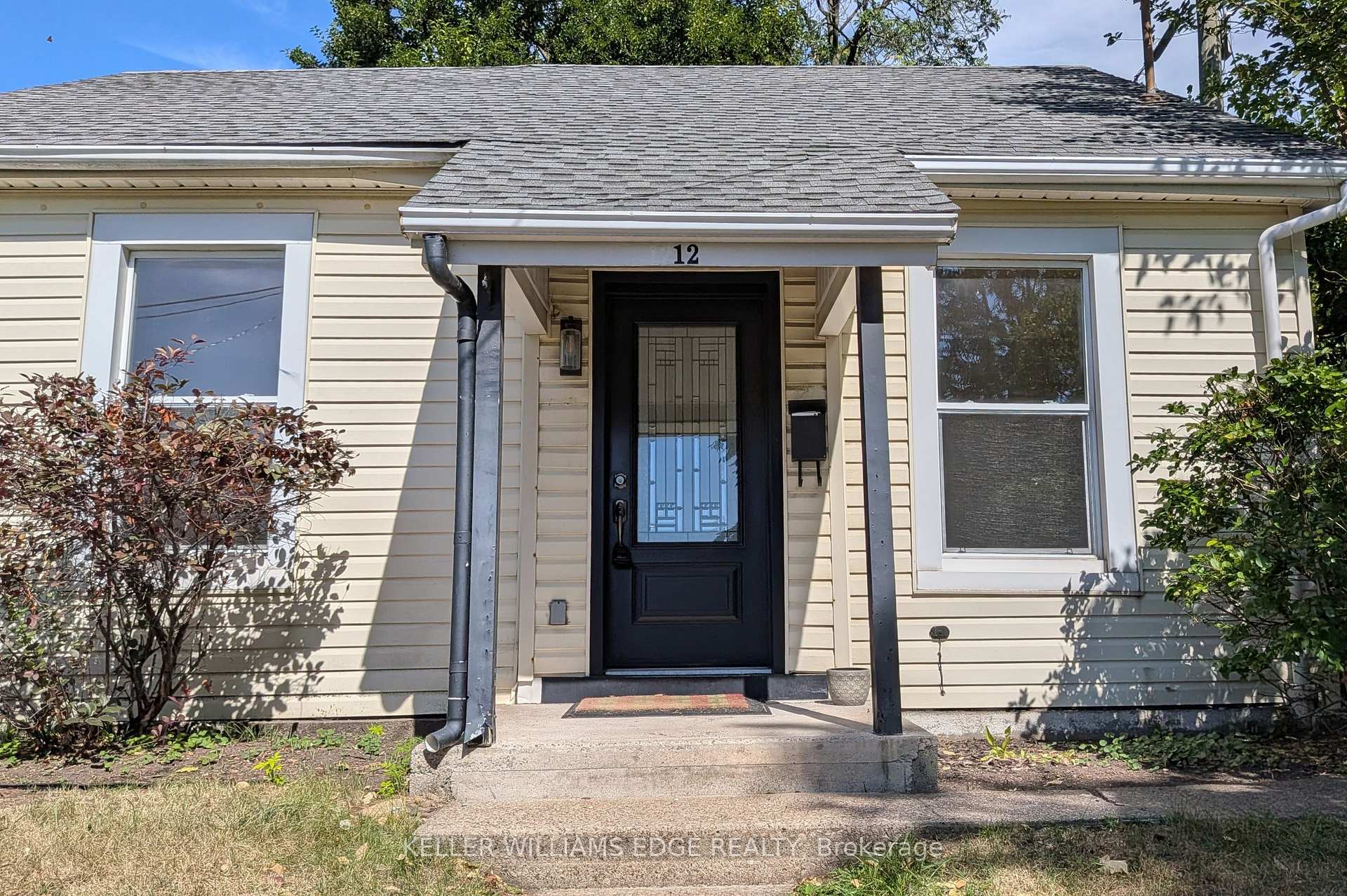 Photo 2 of 12 Nelson Street, Hamilton, Strathcona — HOMEH
