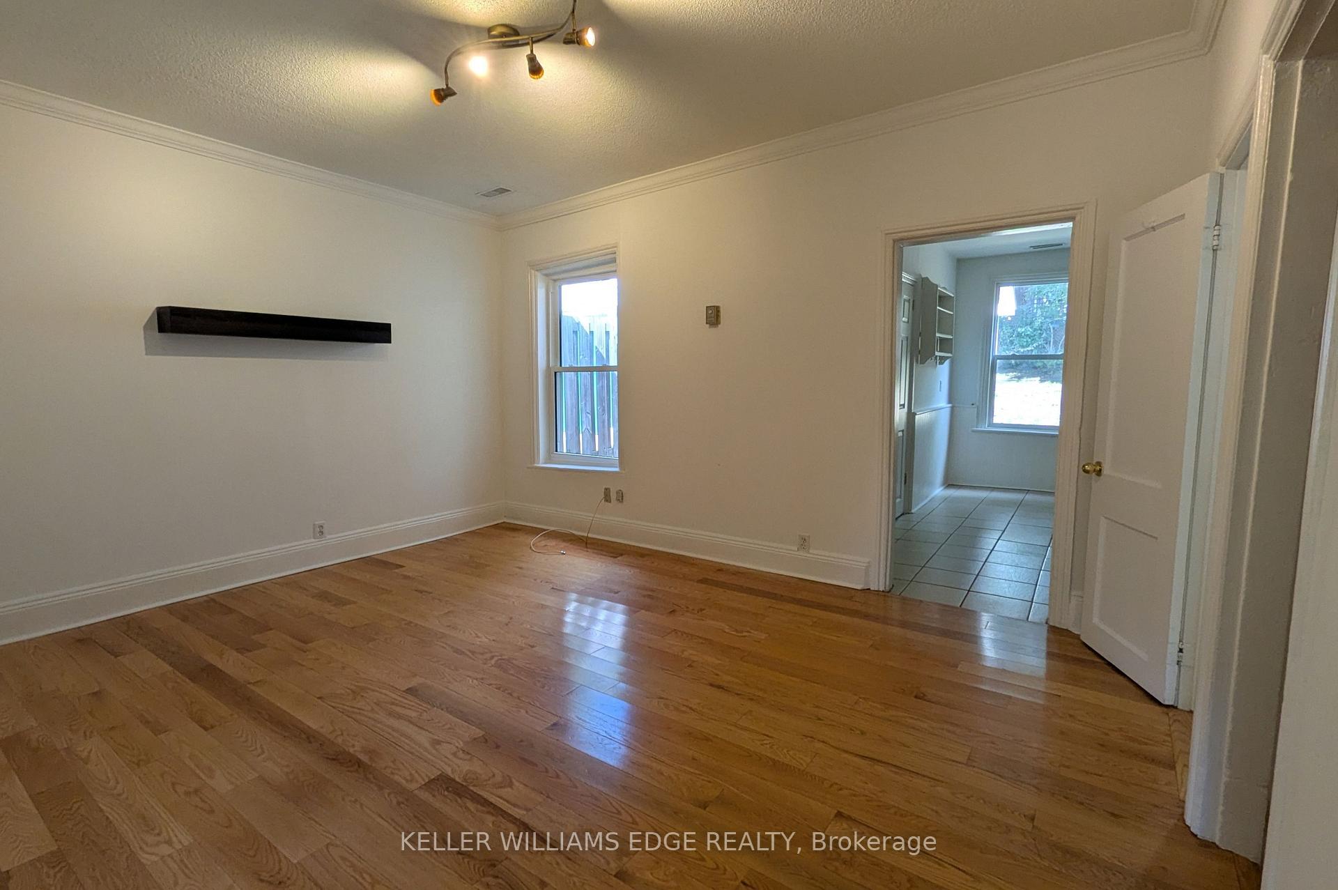 Photo 4 of 12 Nelson Street, Hamilton, Strathcona — HOMEH