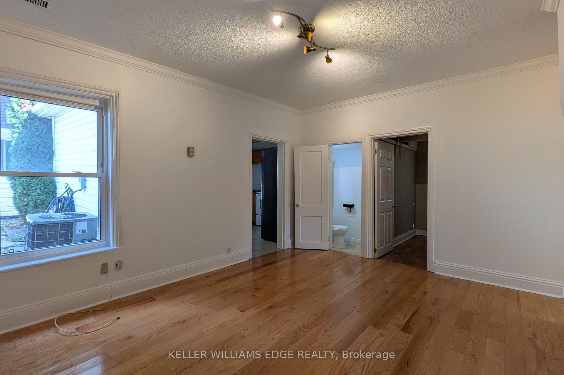 Photo 5 of 12 Nelson Street, Hamilton, Strathcona — HOMEH