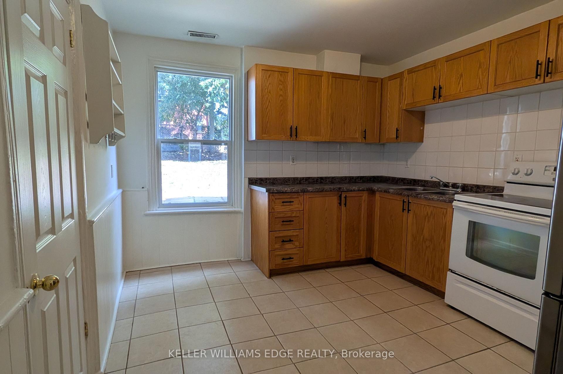 Photo 6 of 12 Nelson Street, Hamilton, Strathcona — HOMEH