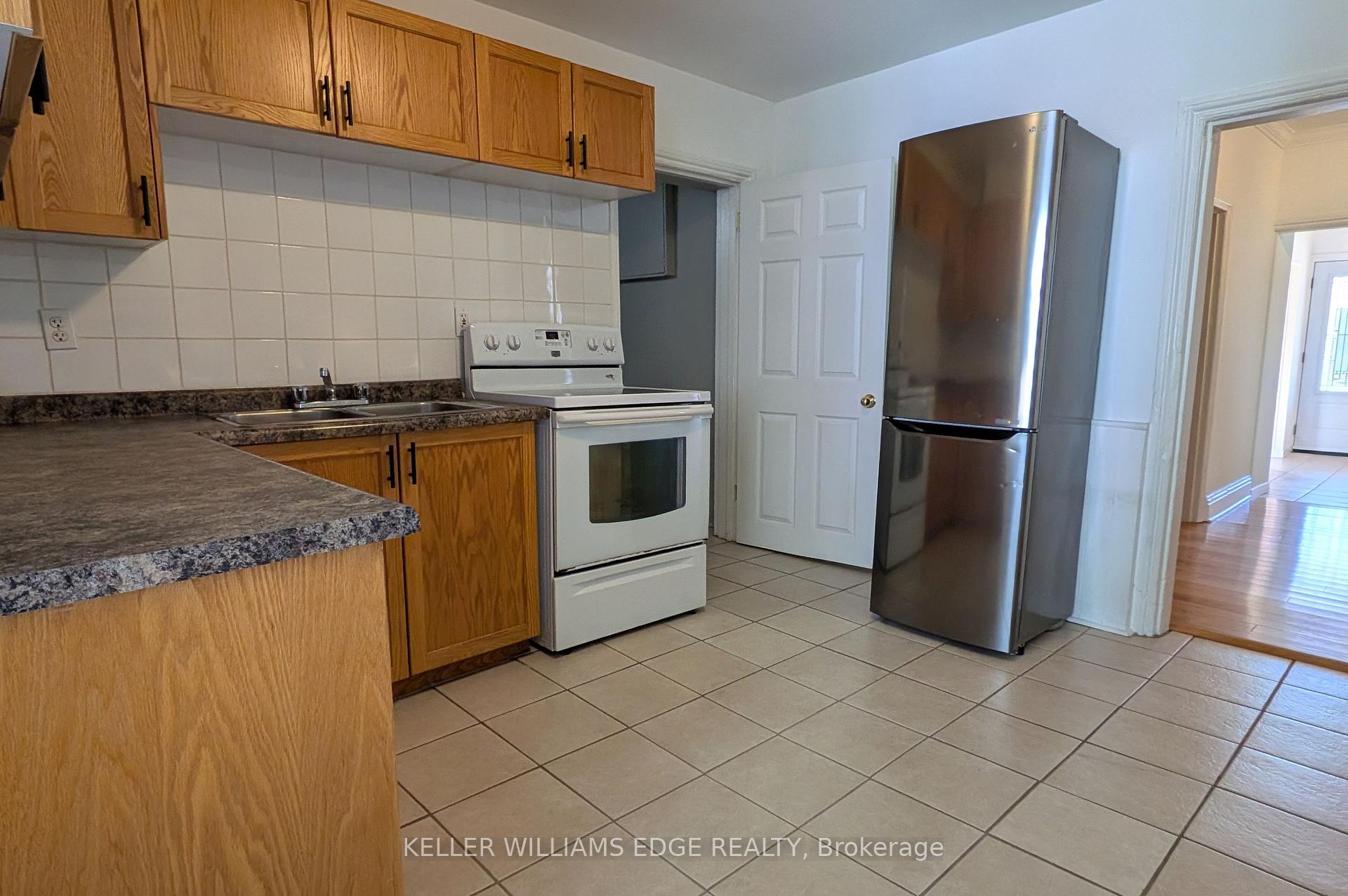 Photo 8 of 12 Nelson Street, Hamilton, Strathcona — HOMEH