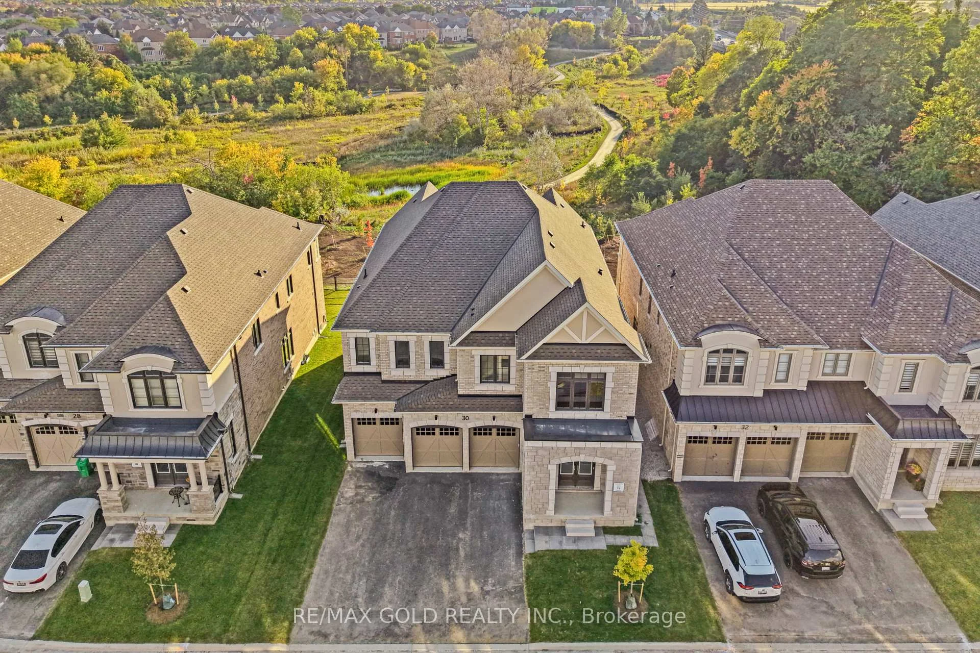 Photo 4 of 30 Mosswood Trail, Brampton, Vales of Castlemore — HOMEH
