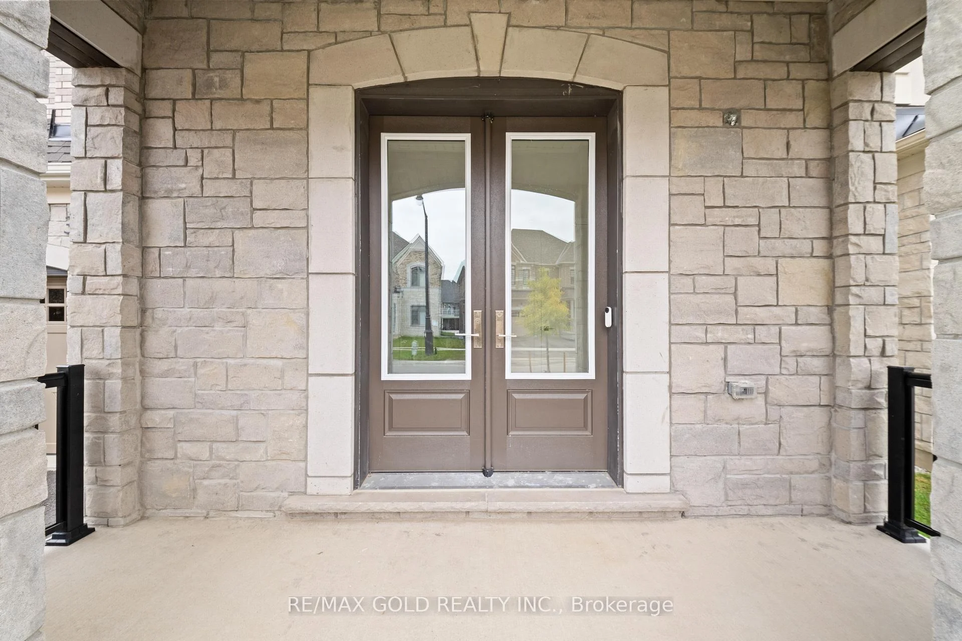 Photo 6 of 30 Mosswood Trail, Brampton, Vales of Castlemore — HOMEH