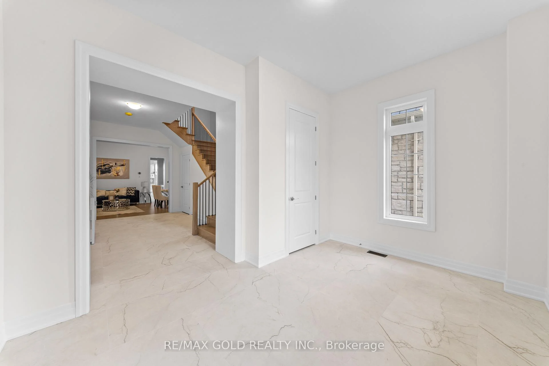 Photo 7 of 30 Mosswood Trail, Brampton, Vales of Castlemore — HOMEH