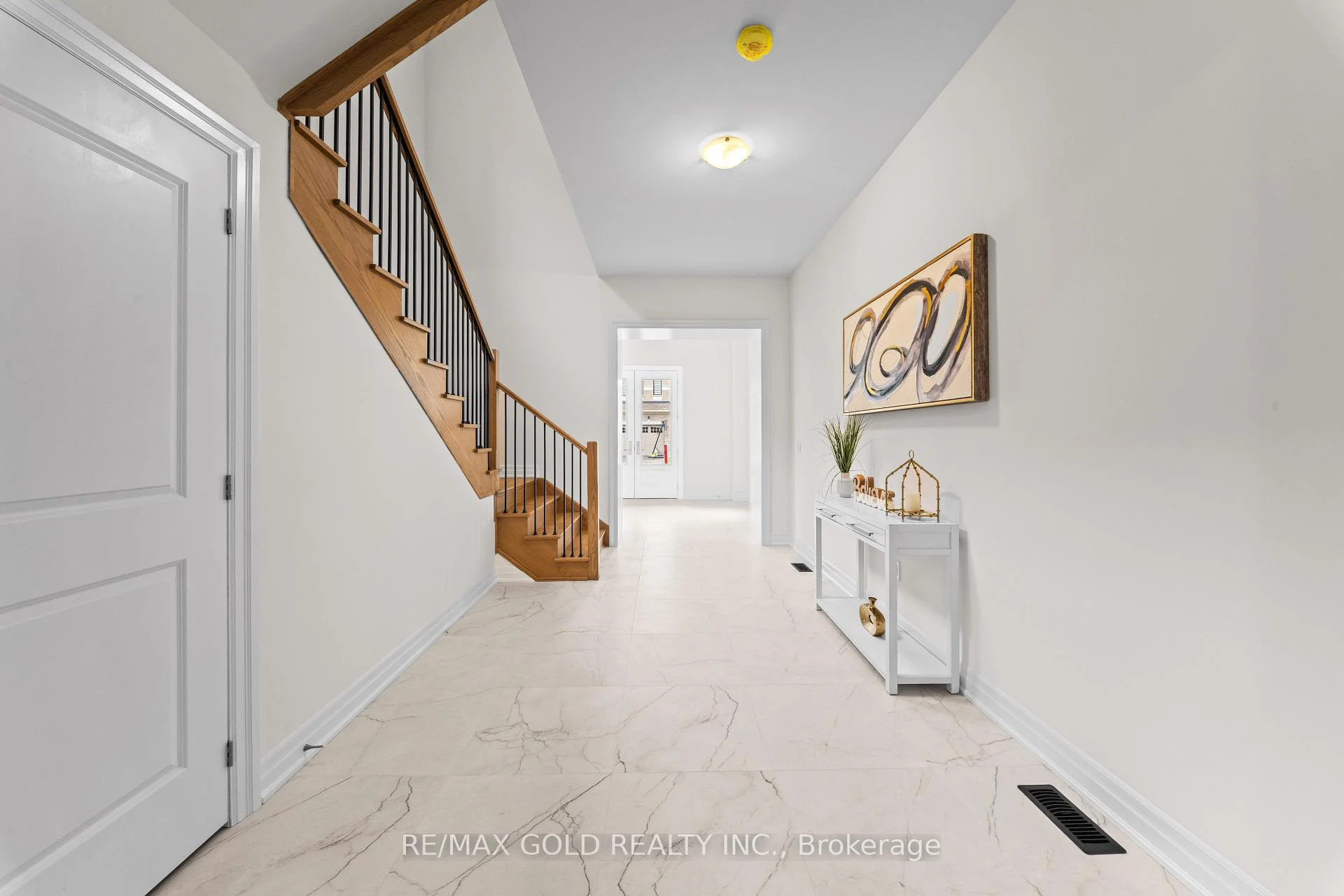 Photo 9 of 30 Mosswood Trail, Brampton, Vales of Castlemore — HOMEH