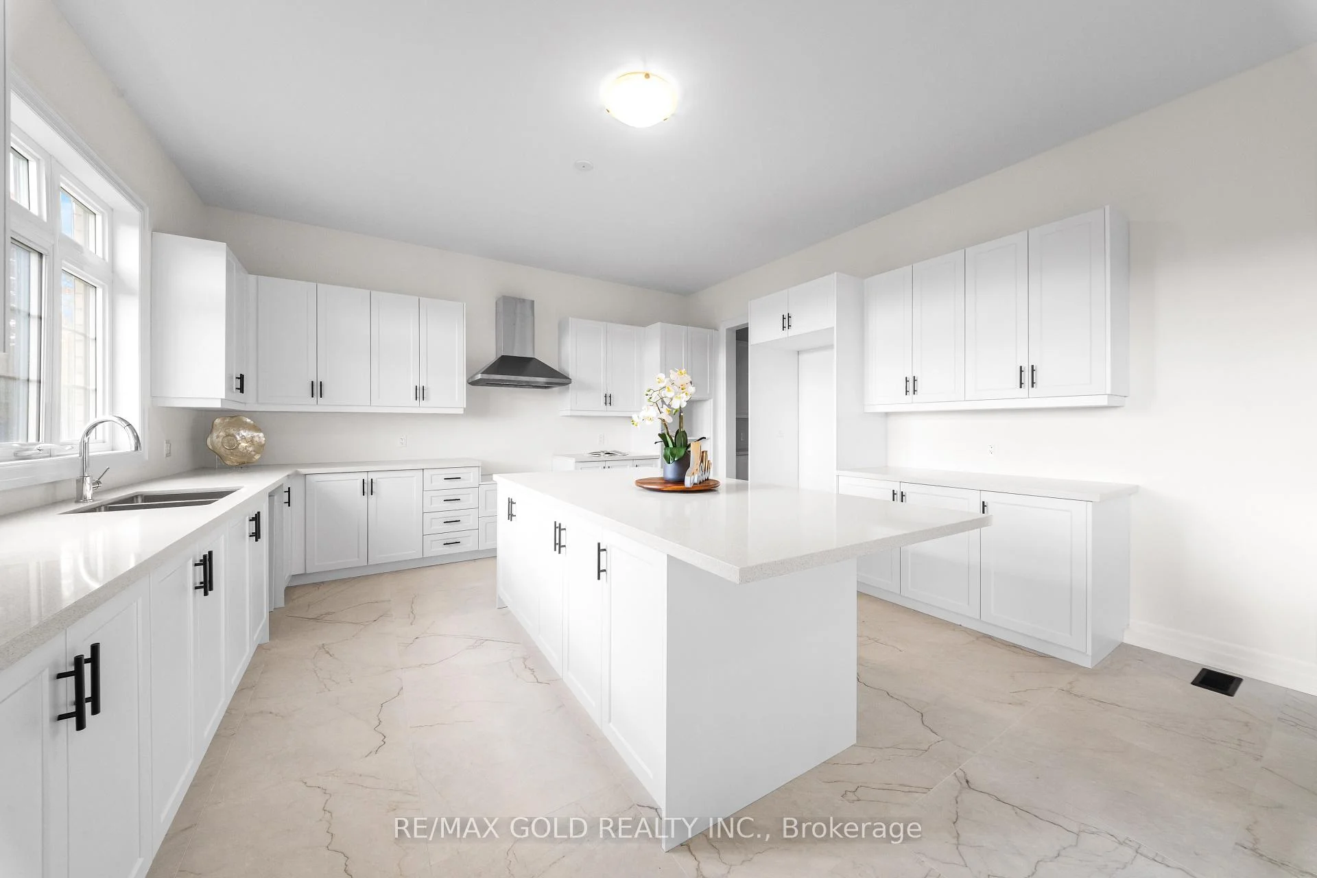 Photo 16 of 30 Mosswood Trail, Brampton, Vales of Castlemore — HOMEH
