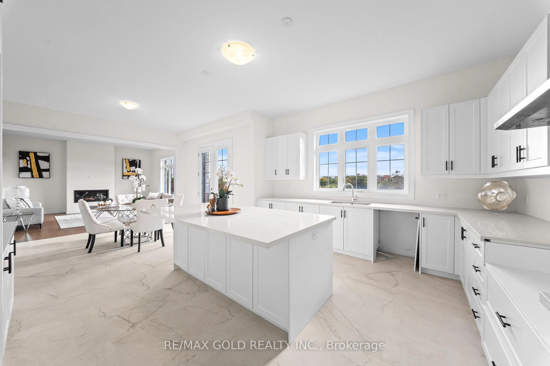 Photo 17 of 30 Mosswood Trail, Brampton, Vales of Castlemore — HOMEH