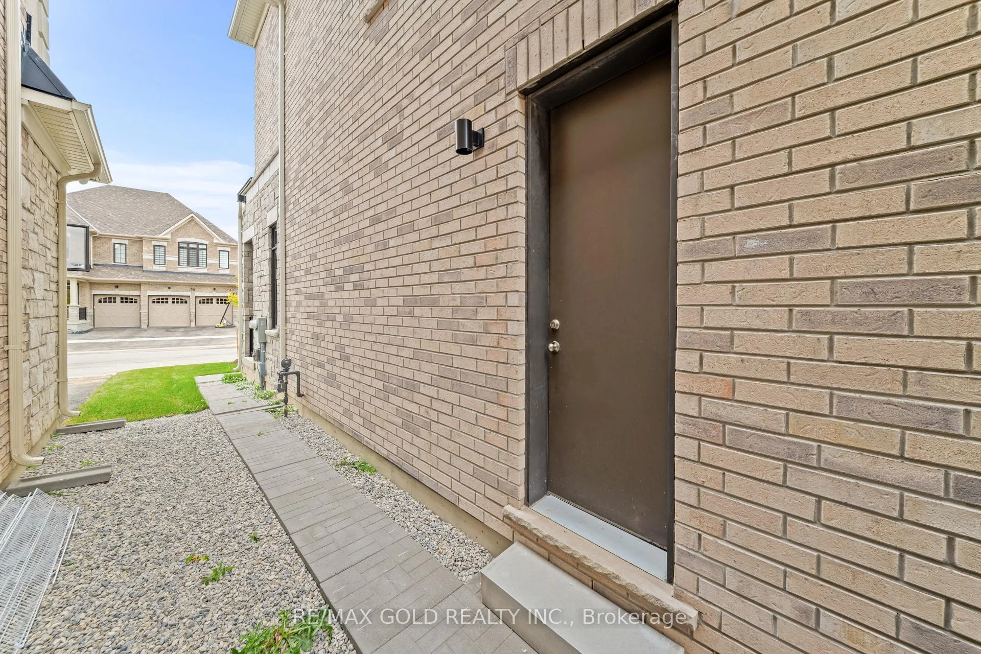 Photo 41 of 30 Mosswood Trail, Brampton, Vales of Castlemore — HOMEH