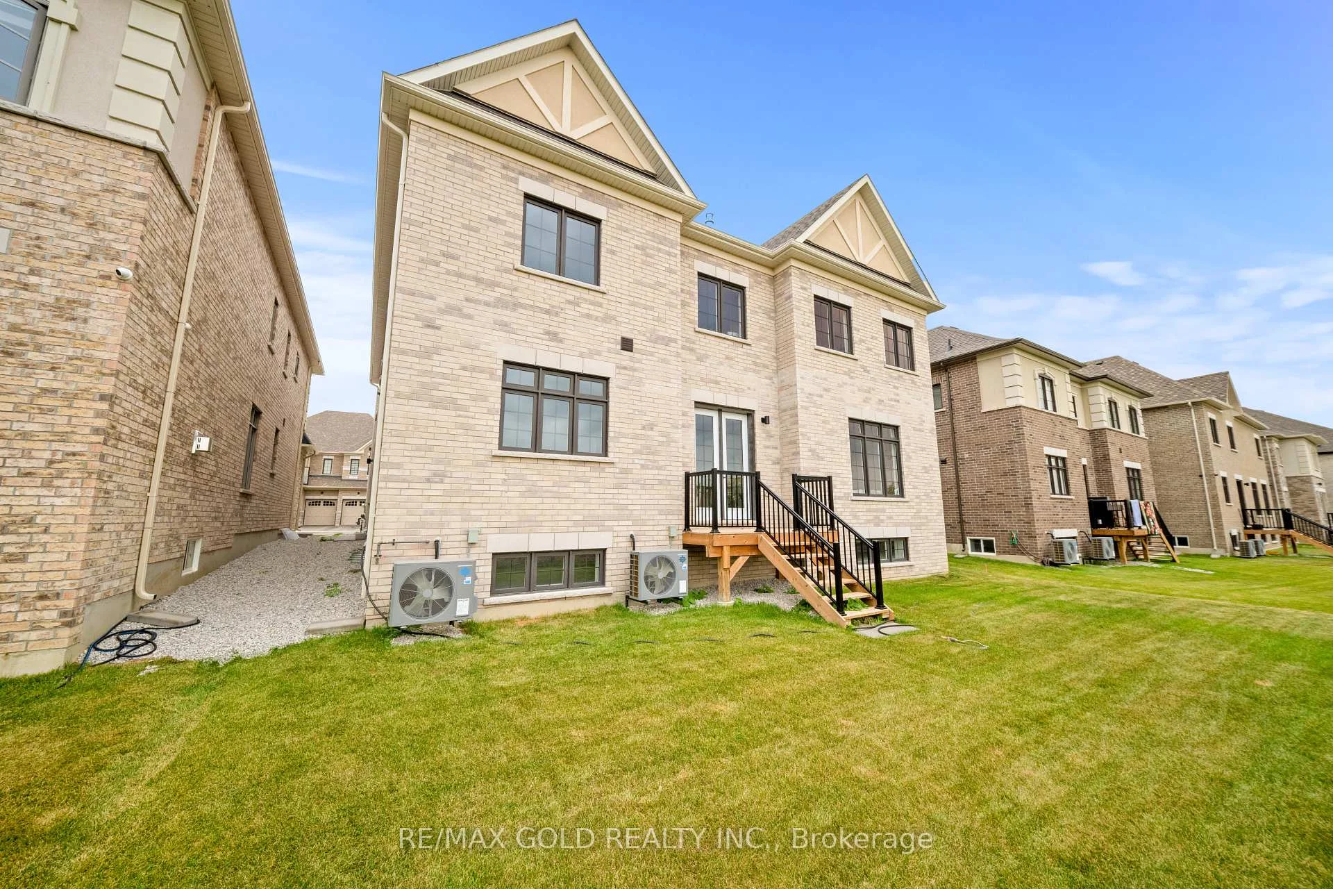 Photo 47 of 30 Mosswood Trail, Brampton, Vales of Castlemore — HOMEH