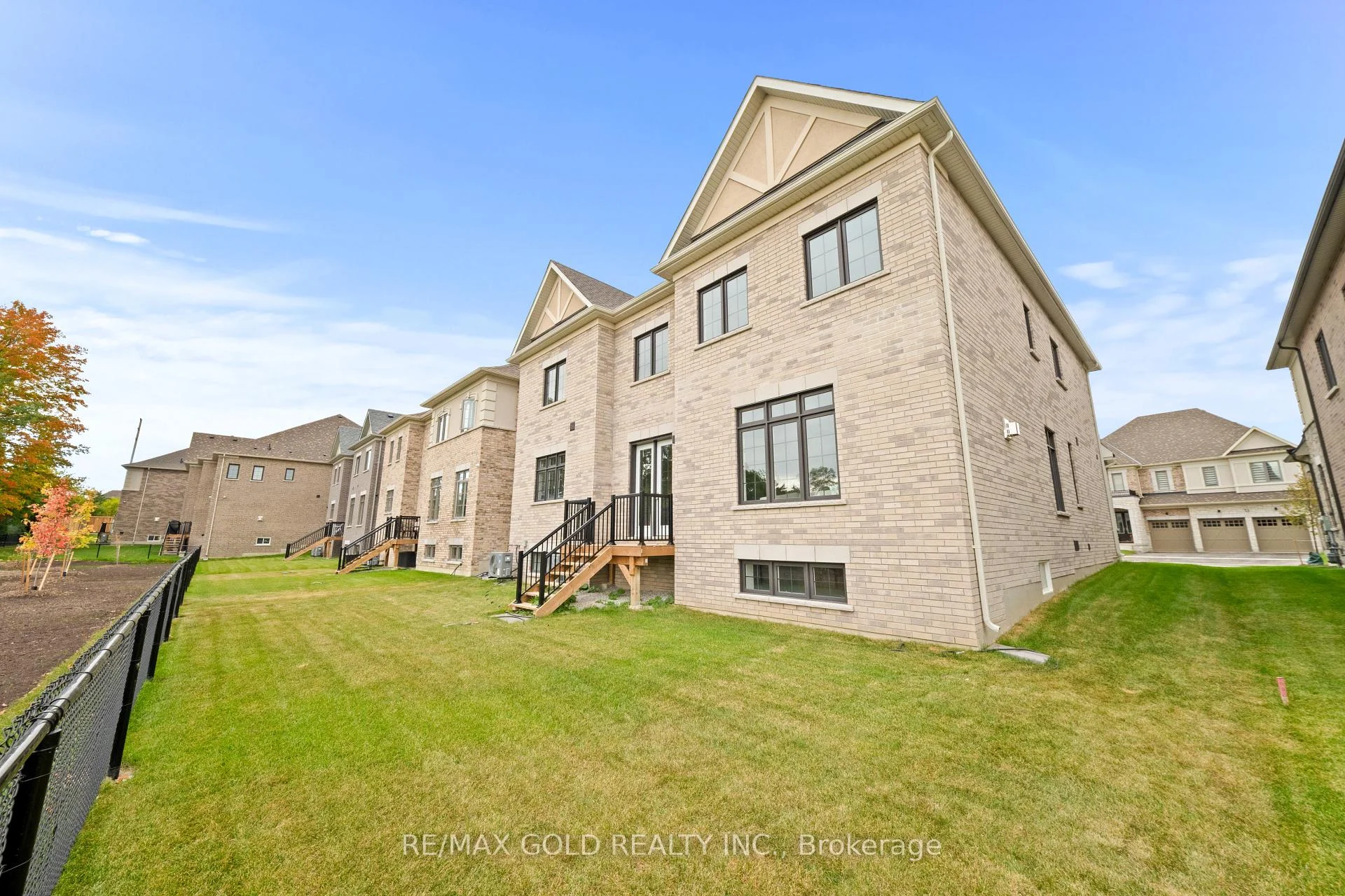 Photo 48 of 30 Mosswood Trail, Brampton, Vales of Castlemore — HOMEH