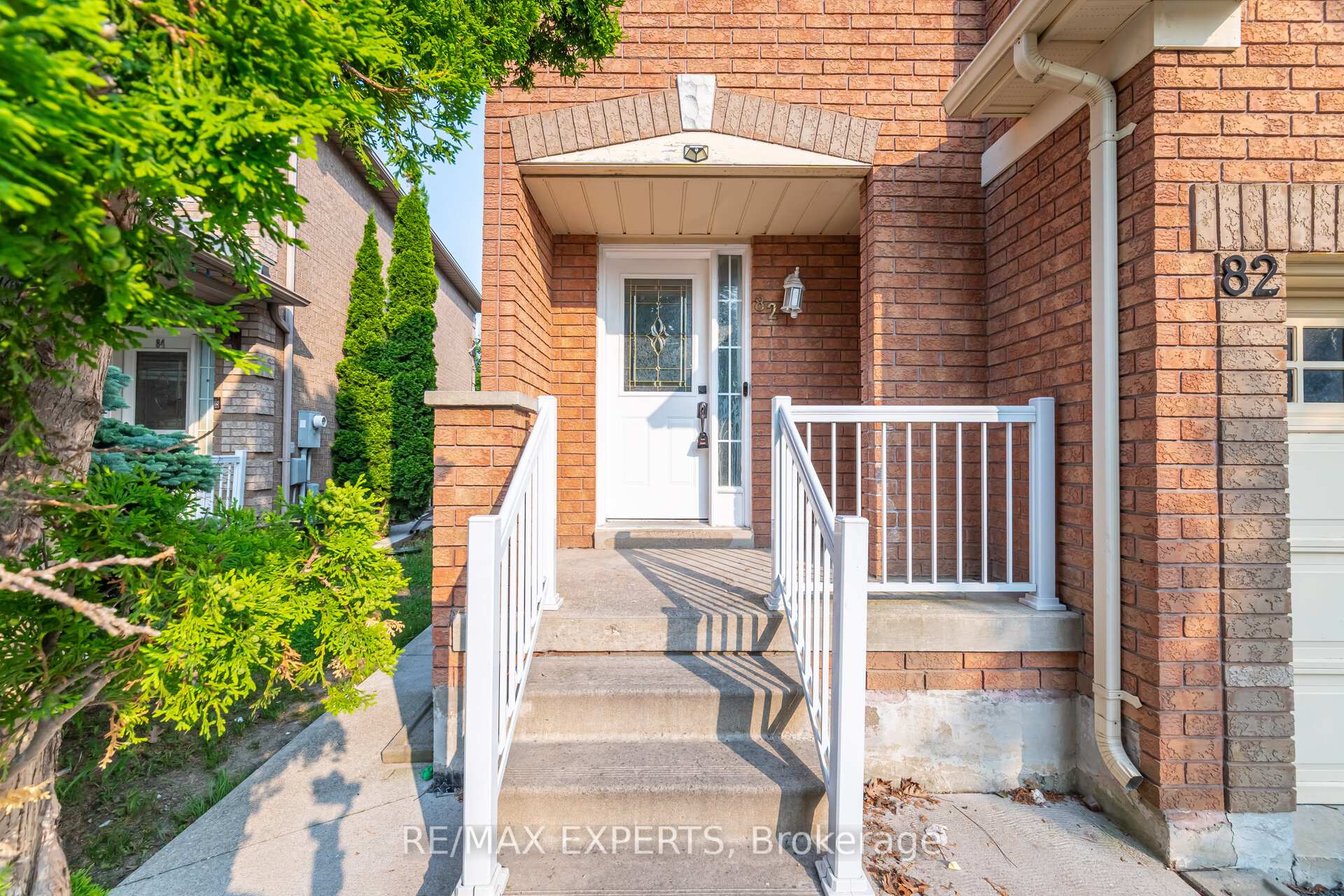 Photo 3 of 82 Twin Pines Crescent, Brampton, Northwest Sandalwood Parkway — HOMEH