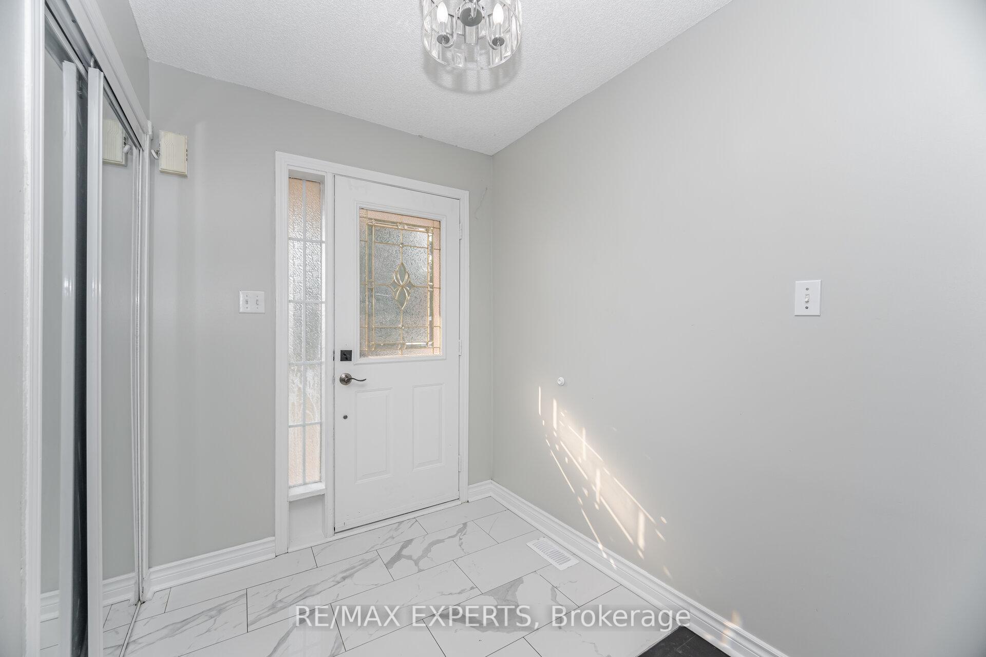 Photo 4 of 82 Twin Pines Crescent, Brampton, Northwest Sandalwood Parkway — HOMEH