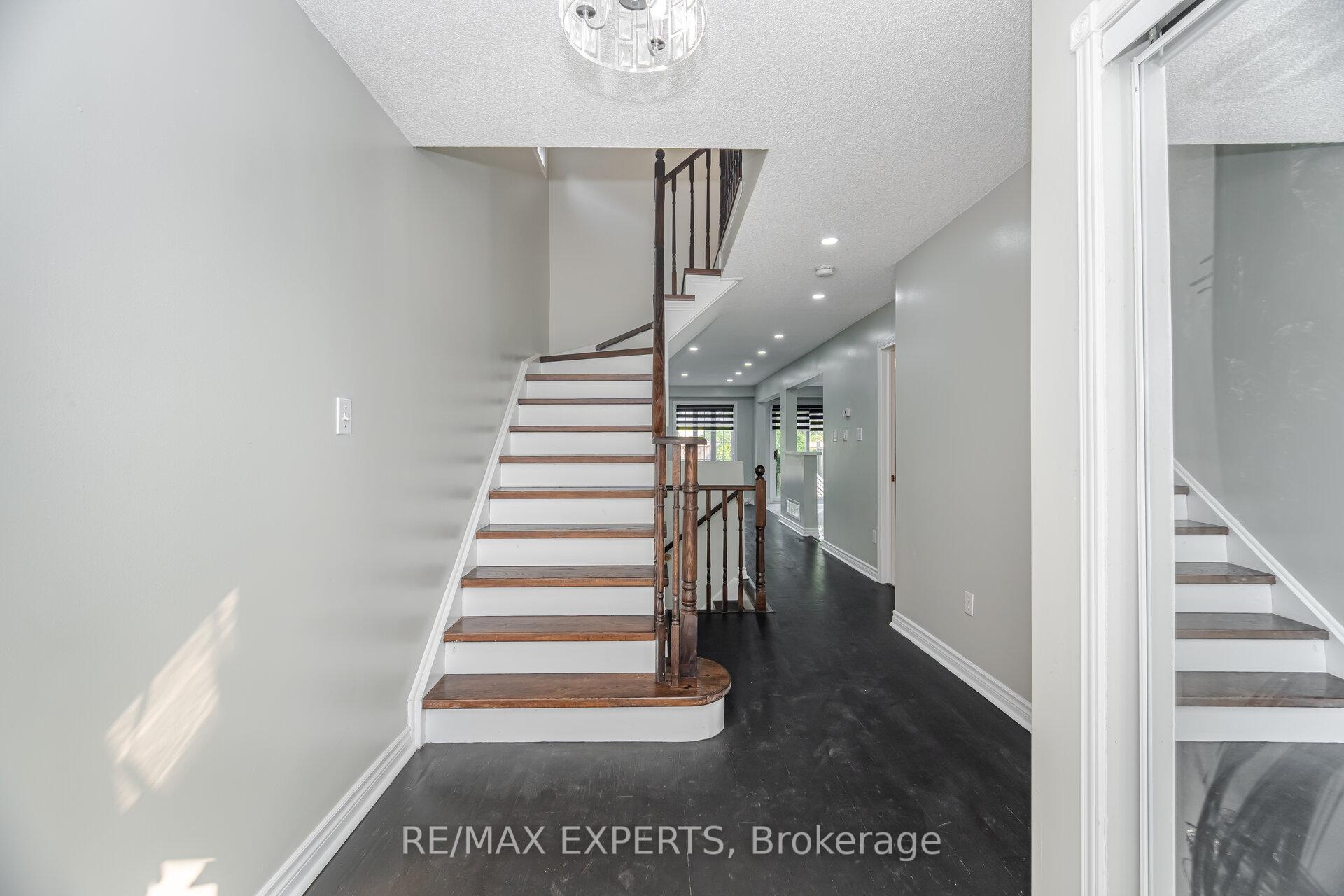 Photo 5 of 82 Twin Pines Crescent, Brampton, Northwest Sandalwood Parkway — HOMEH