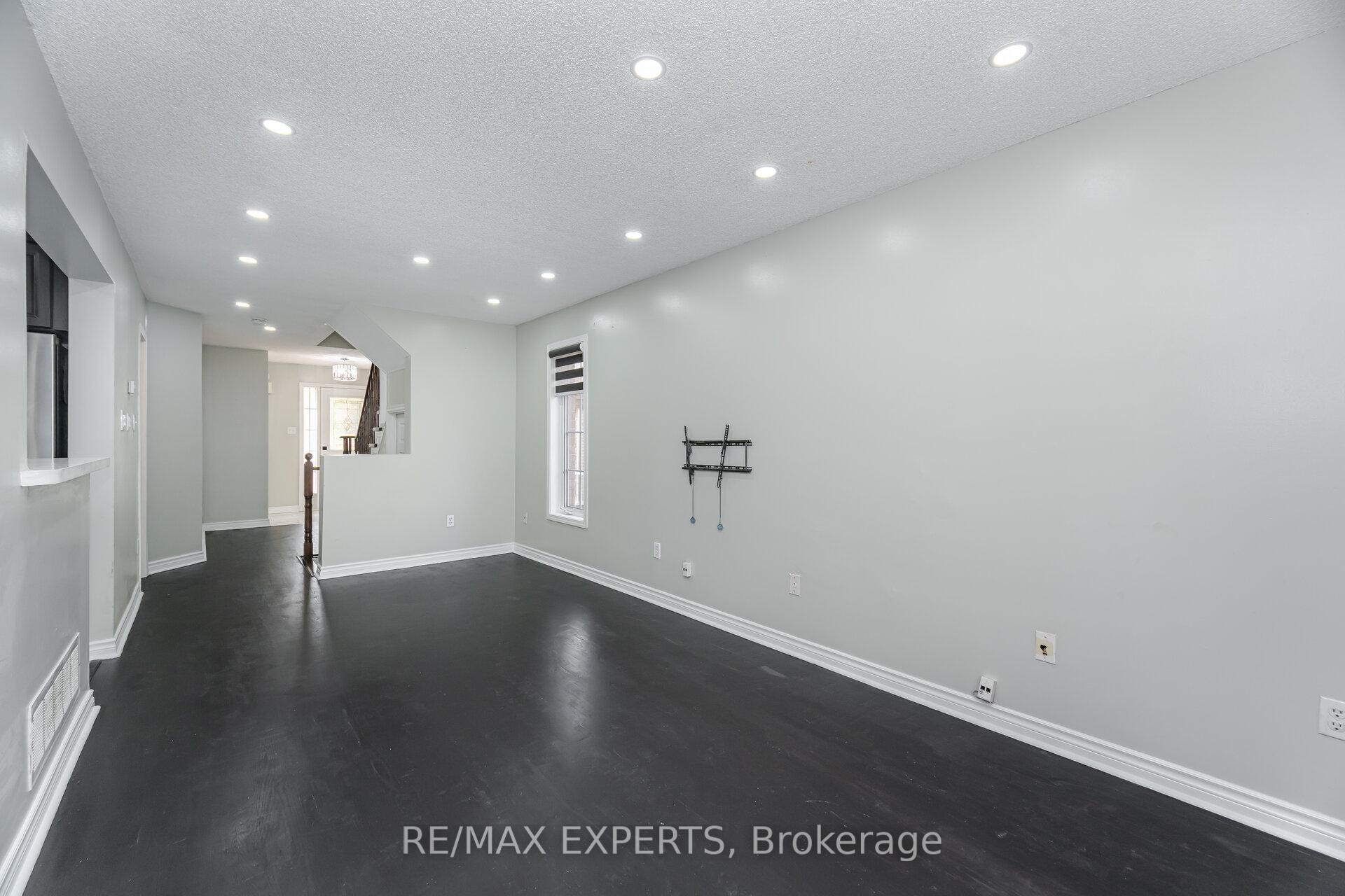 Photo 7 of 82 Twin Pines Crescent, Brampton, Northwest Sandalwood Parkway — HOMEH