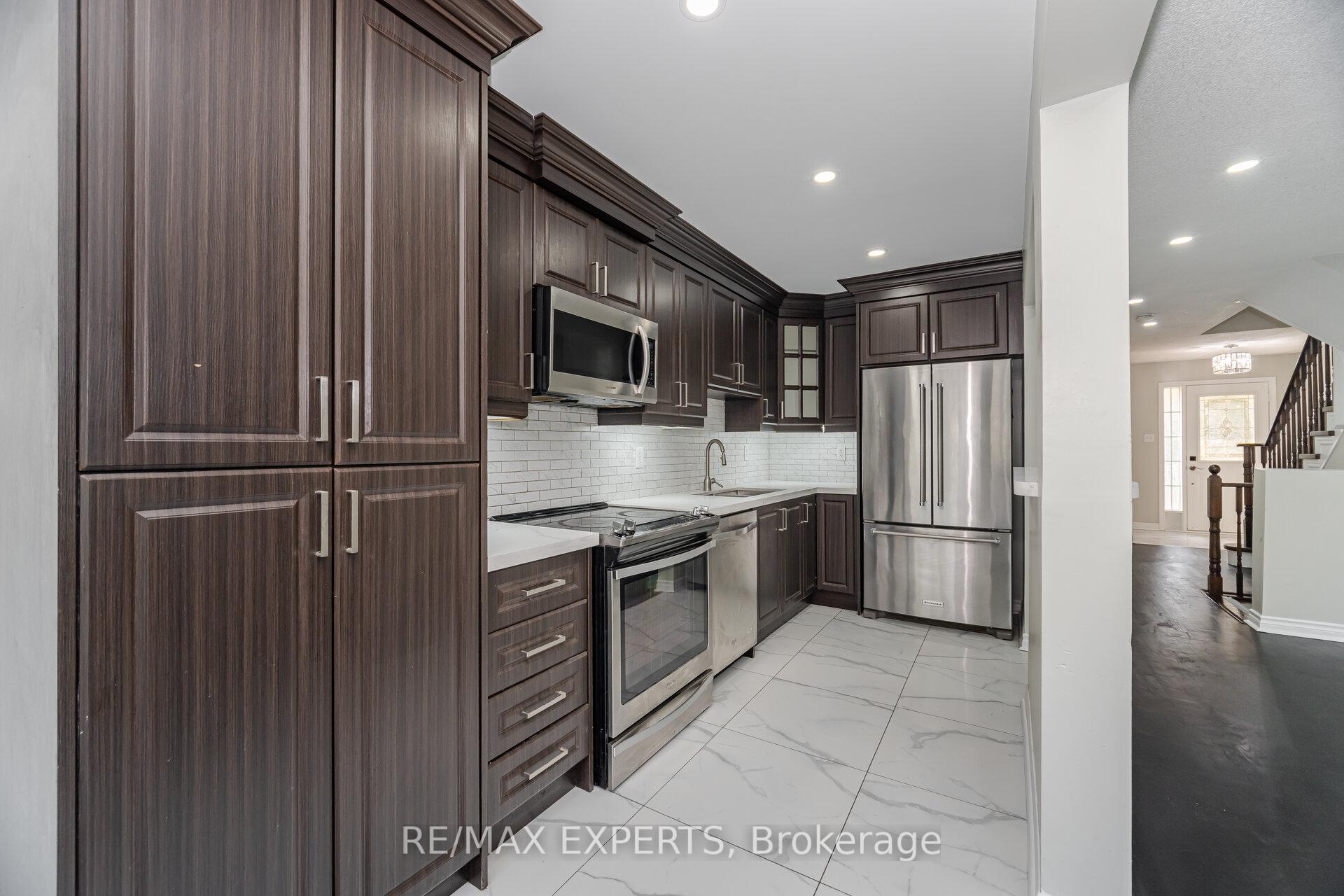 Photo 8 of 82 Twin Pines Crescent, Brampton, Northwest Sandalwood Parkway — HOMEH