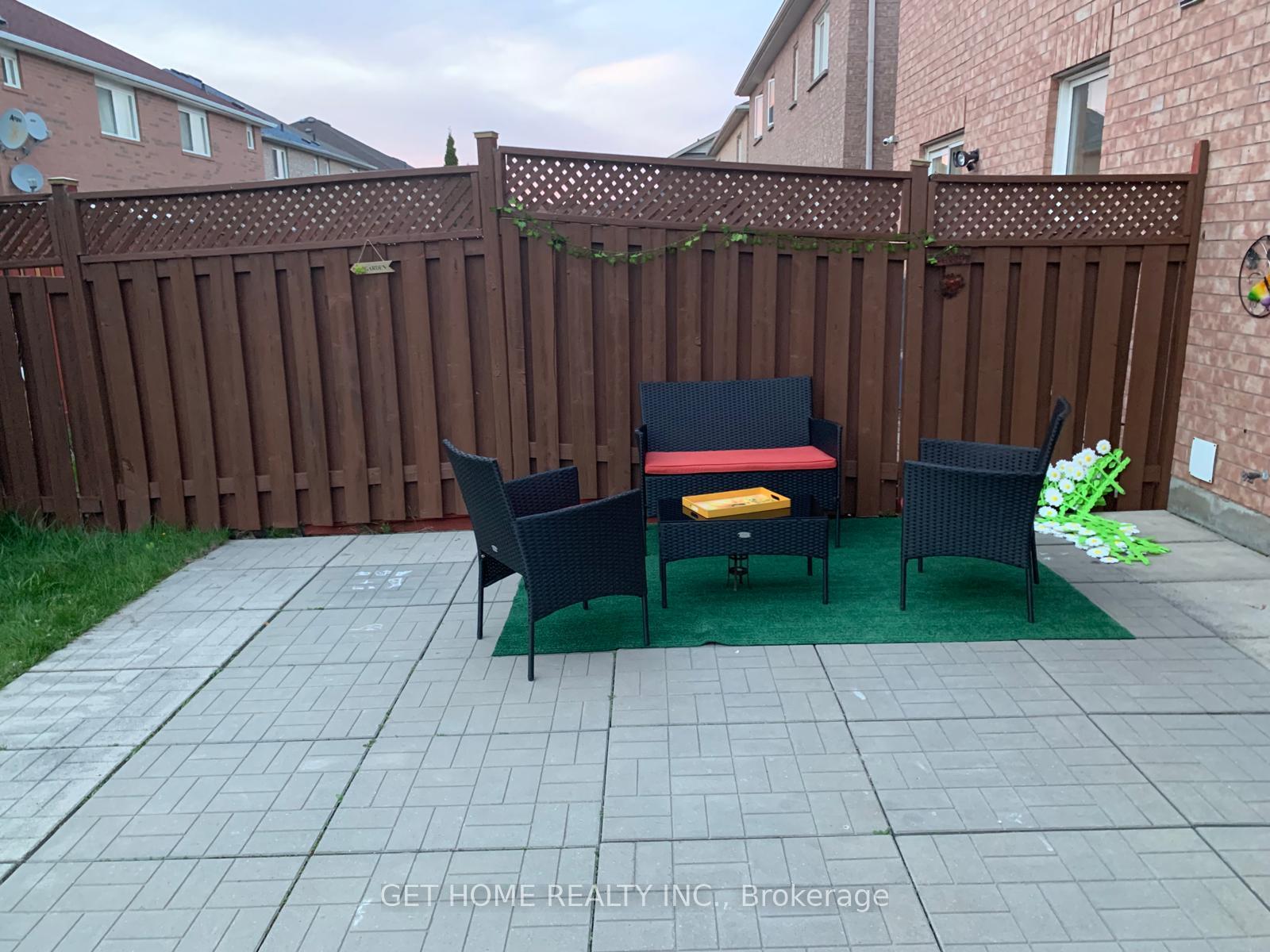 Photo 12 of 38 Sewells Lane, Brampton, Fletcher's Meadow — HOMEH
