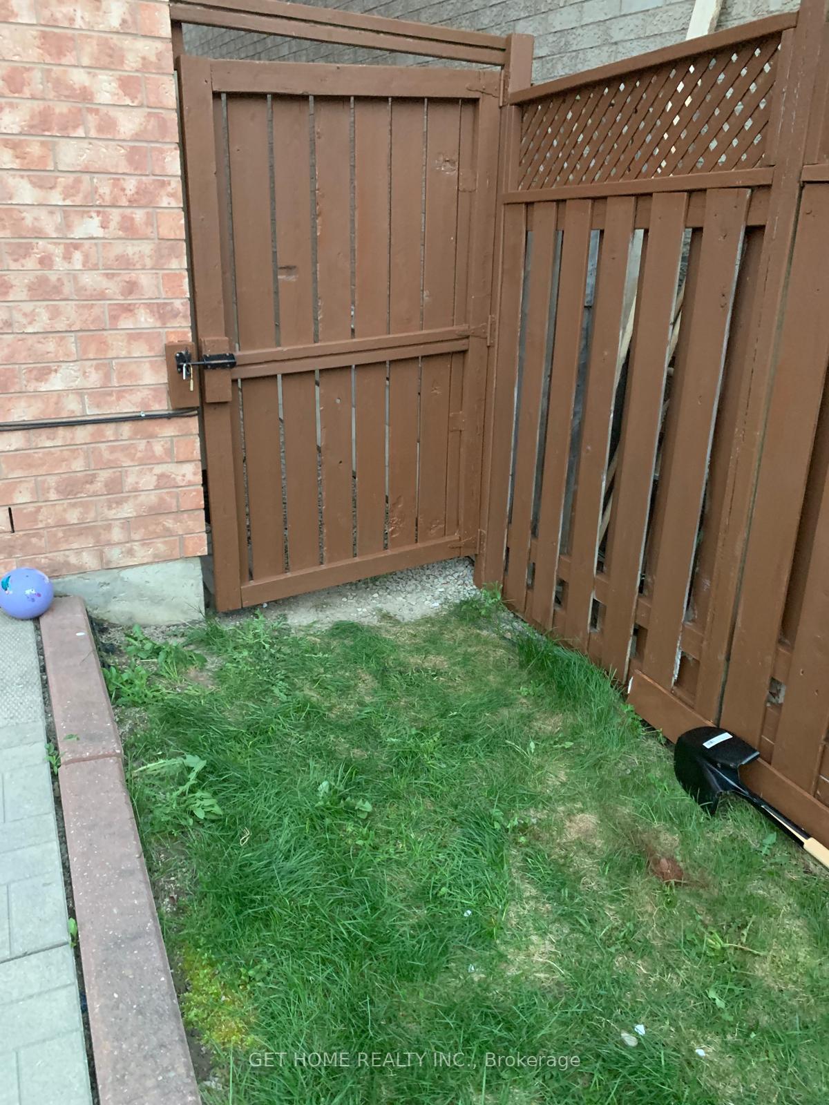 Photo 14 of 38 Sewells Lane, Brampton, Fletcher's Meadow — HOMEH