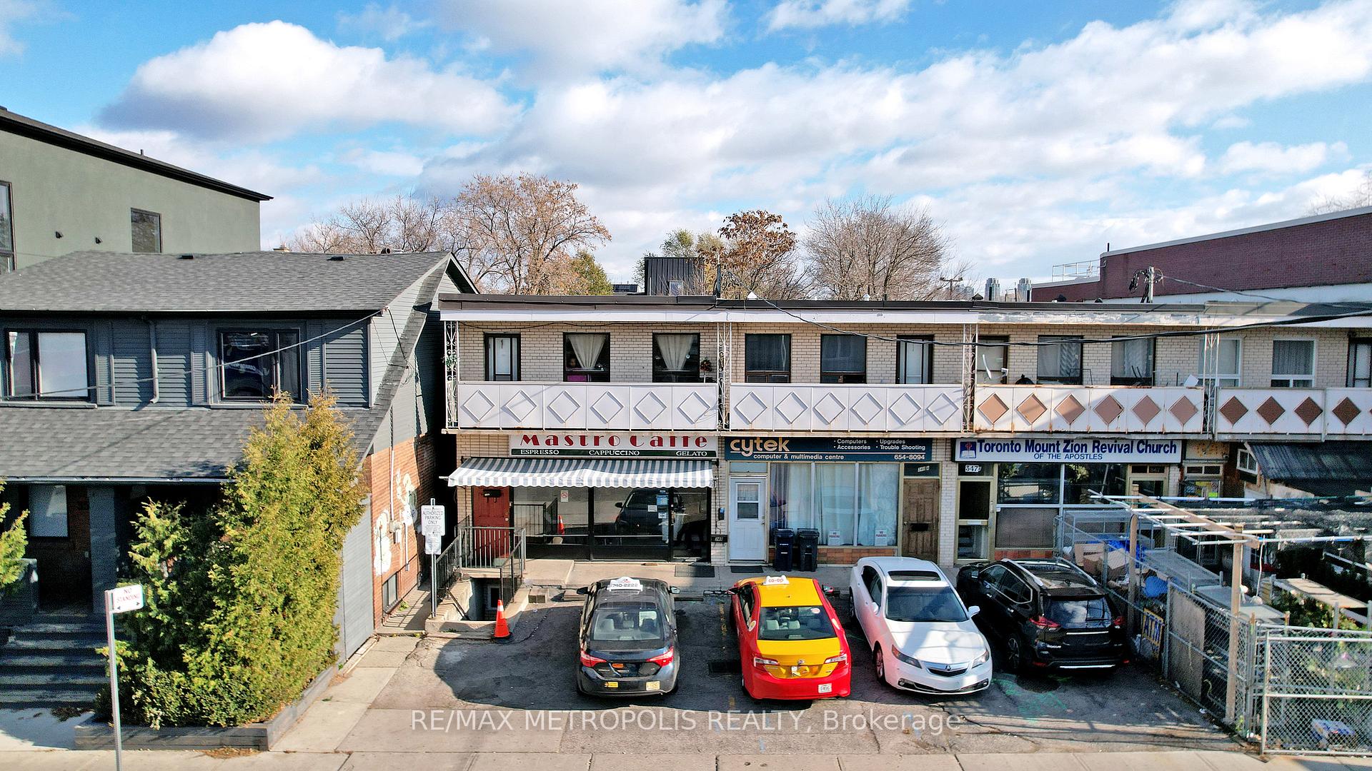 Front of Unit B, 349 Oakwood Avenue