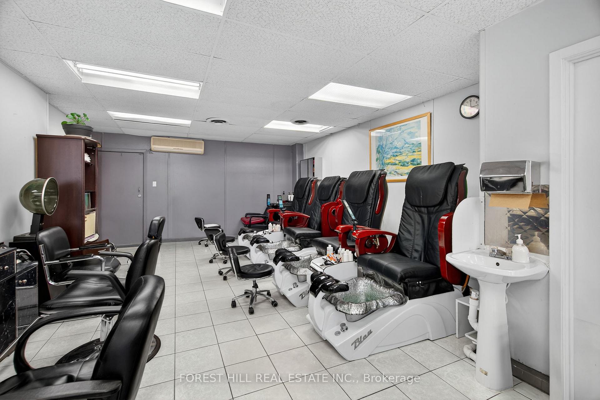Photo 2 of 655 St Clair Avenue W, Toronto, Wychwood — HOMEH