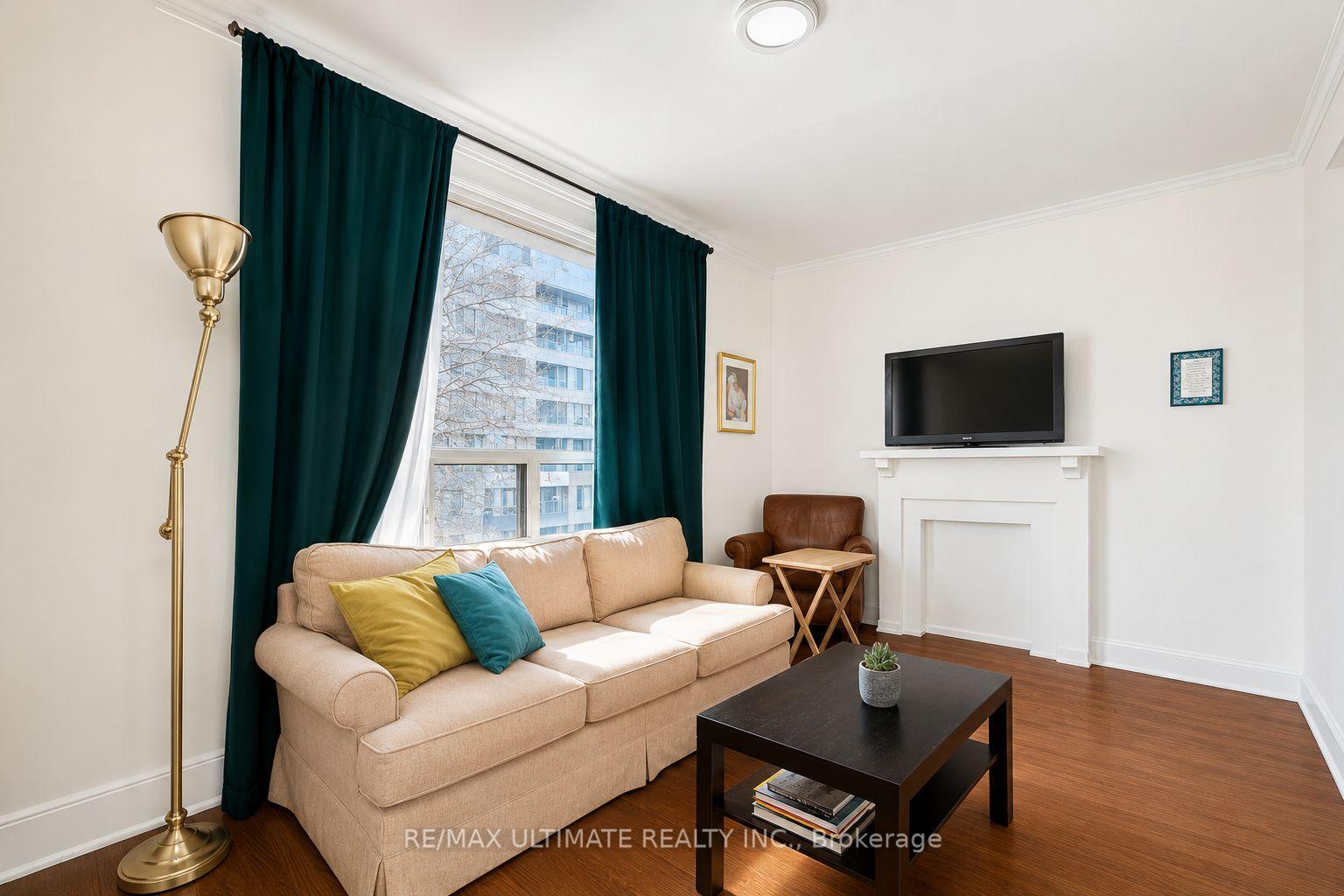 Photo 8 of 832 St Clair Avenue W, Toronto, Oakwood Village — HOMEH