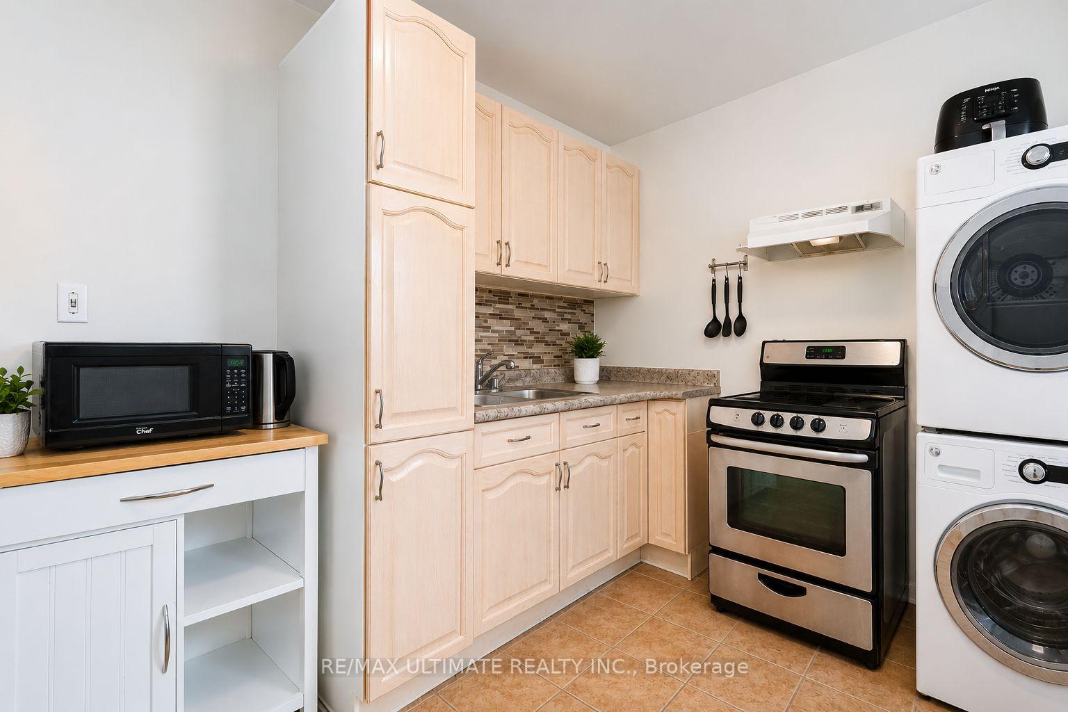 Photo 10 of 832 St Clair Avenue W, Toronto, Oakwood Village — HOMEH