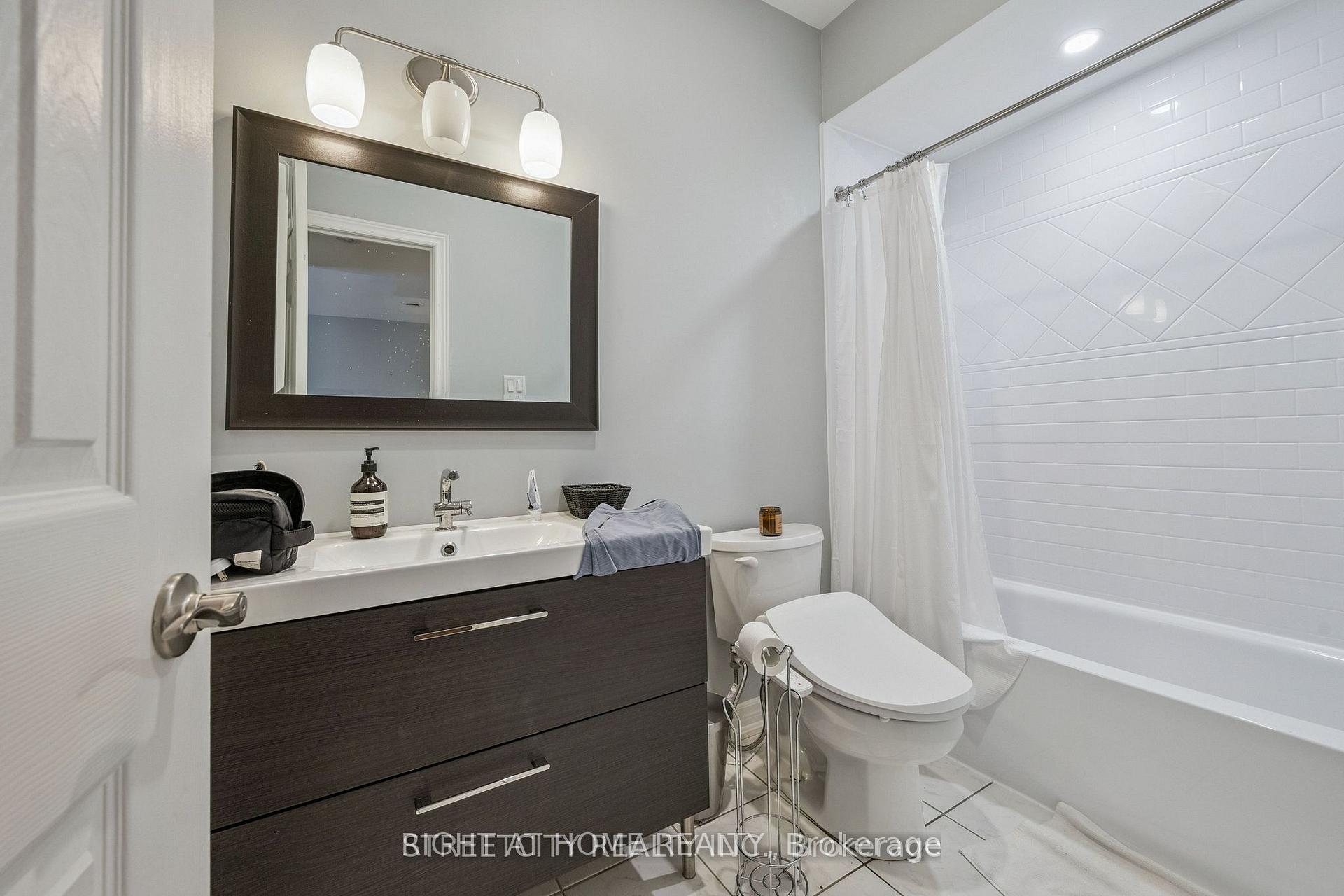 Photo 15 of 837 Dundas Street W, Toronto, Trinity-Bellwoods — HOMEH