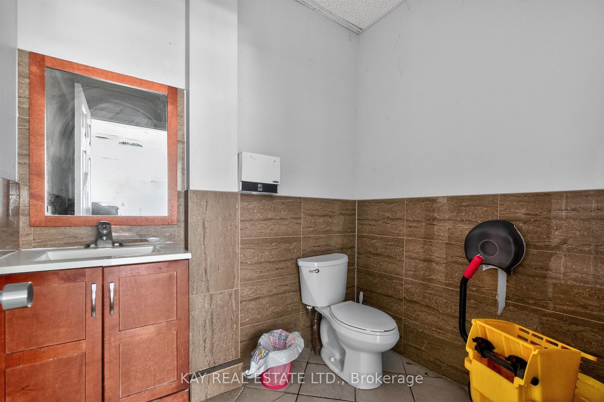 Photo 12 of 224 Queen Street E, Toronto, Moss Park — HOMEH