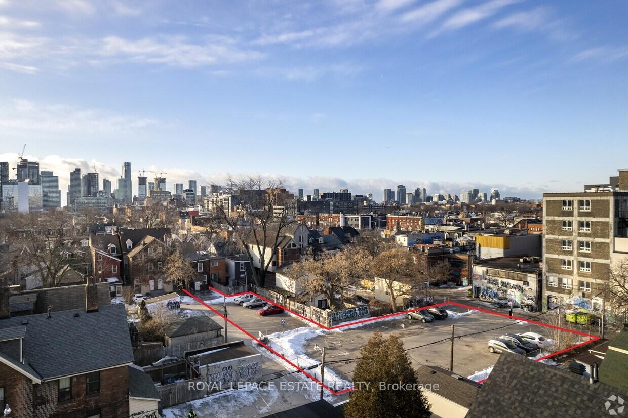 Photo 2 of 75 Cecil Street, Toronto, Kensington-Chinatown — HOMEH