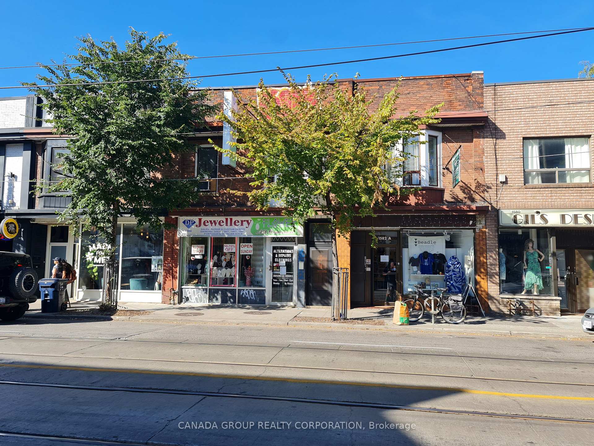 Photo of 1584 Dundas Street W