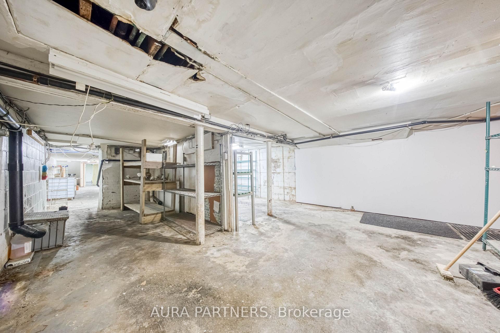 Photo 10 of 3187 Yonge Street, Toronto, Lawrence Park North — HOMEH