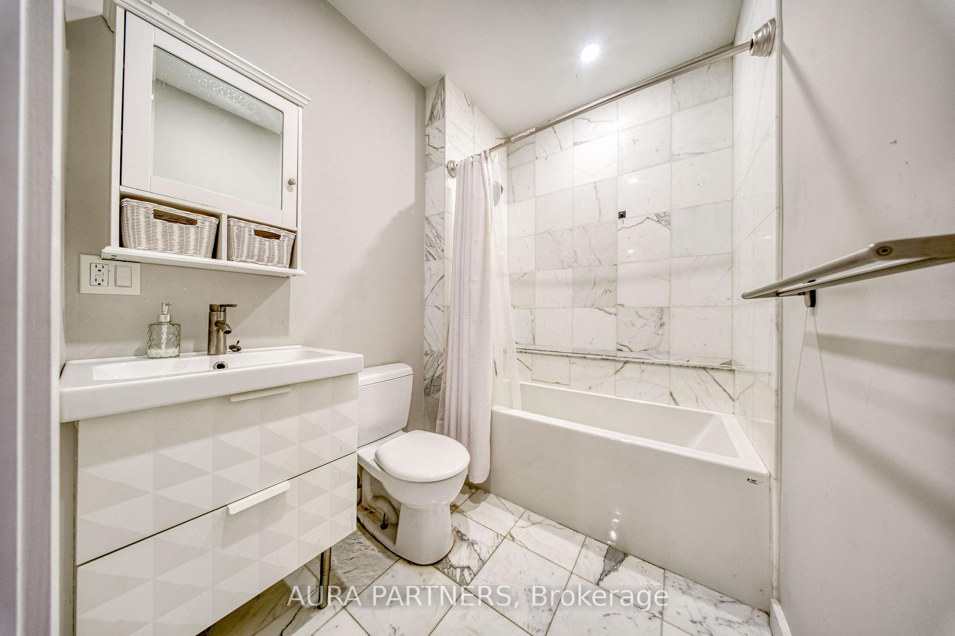 Photo 17 of 3187 Yonge Street, Toronto, Lawrence Park North — HOMEH