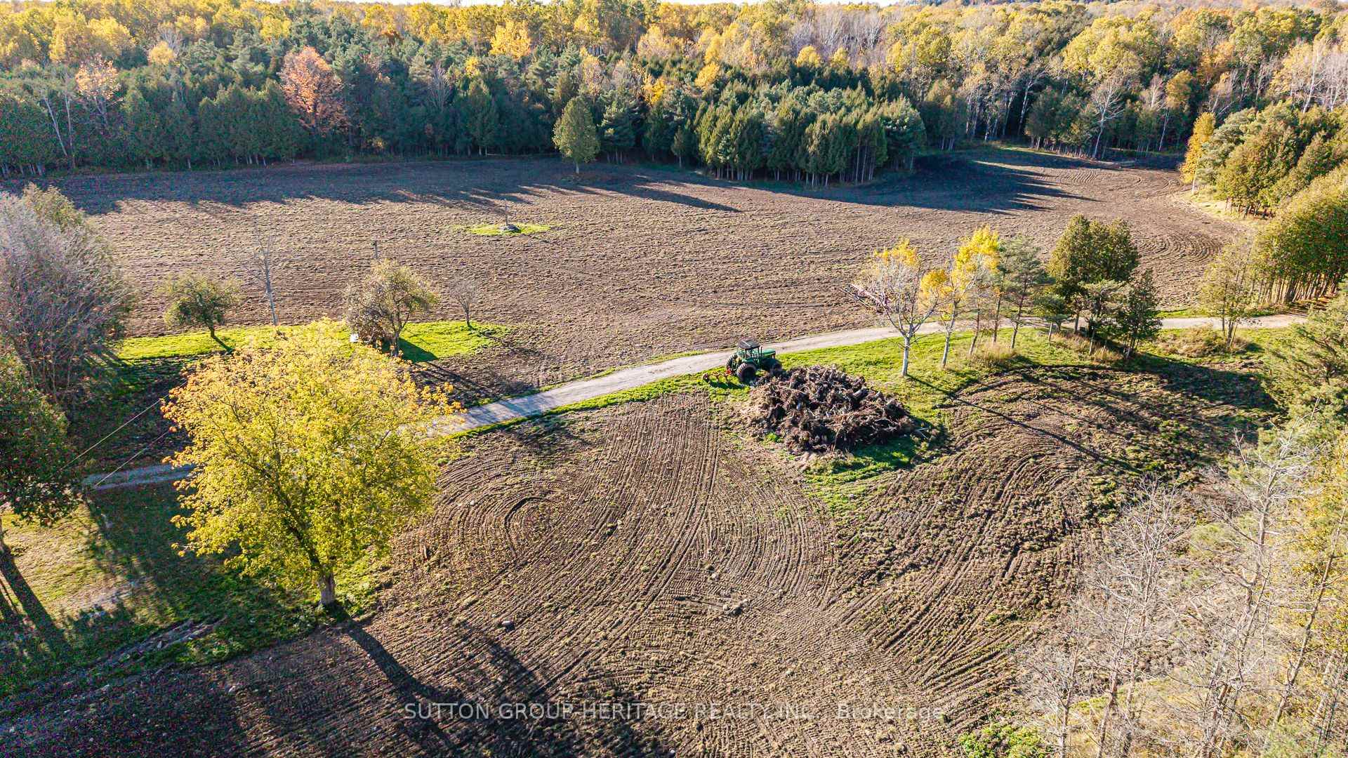 Photo 2 of 2490 Green Road, Clarington, Bowmanville — HOMEH