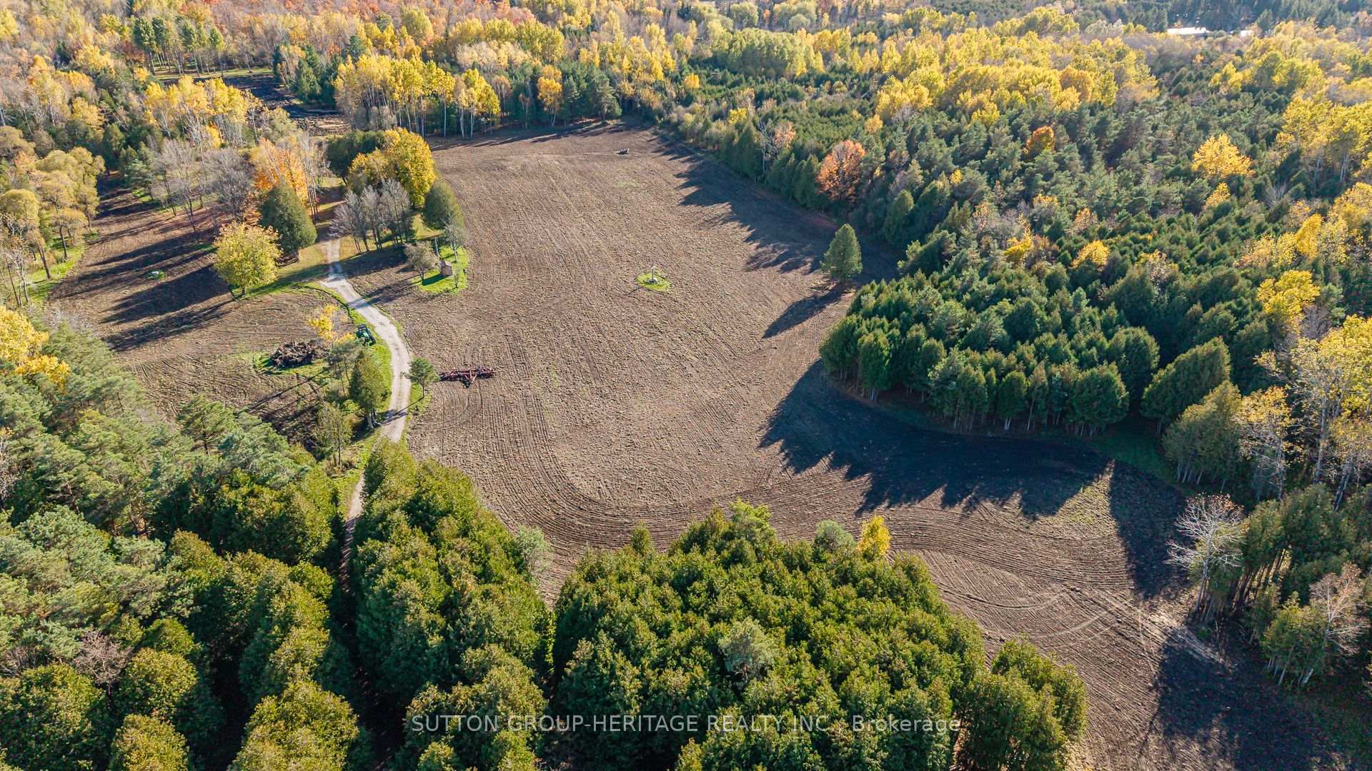 Photo 4 of 2490 Green Road, Clarington, Bowmanville — HOMEH