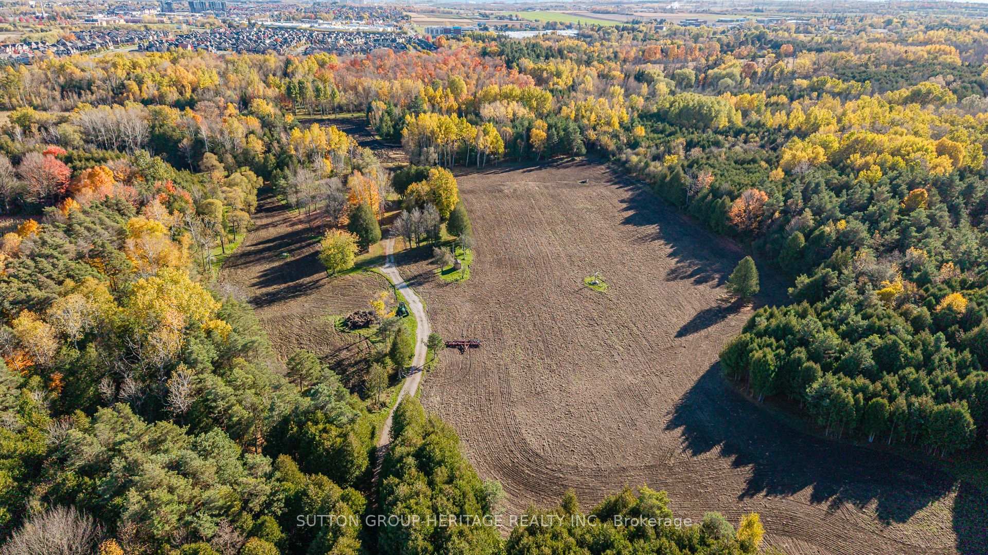 Photo 5 of 2490 Green Road, Clarington, Bowmanville — HOMEH