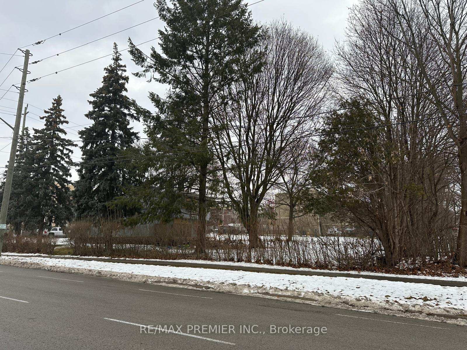 Photo 6 of 723 Dundas Street W, Whitby, Downtown Whitby — HOMEH