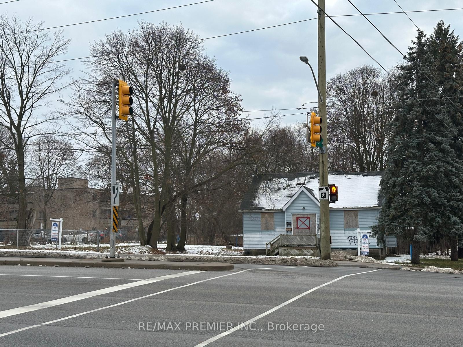 Photo 7 of 723 Dundas Street W, Whitby, Downtown Whitby — HOMEH