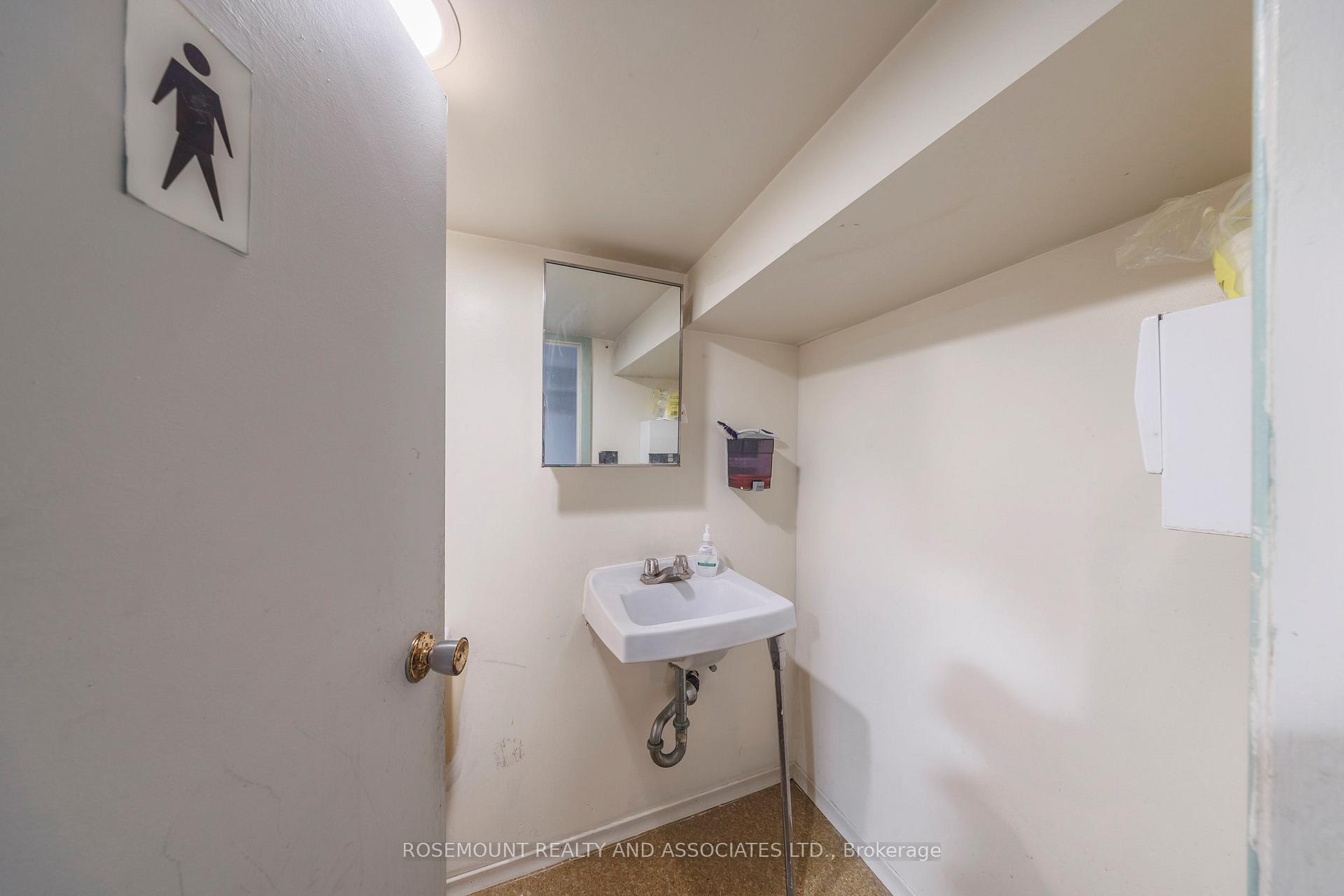 Photo 16 of 22 Bond Street W, Oshawa, O'Neill — HOMEH
